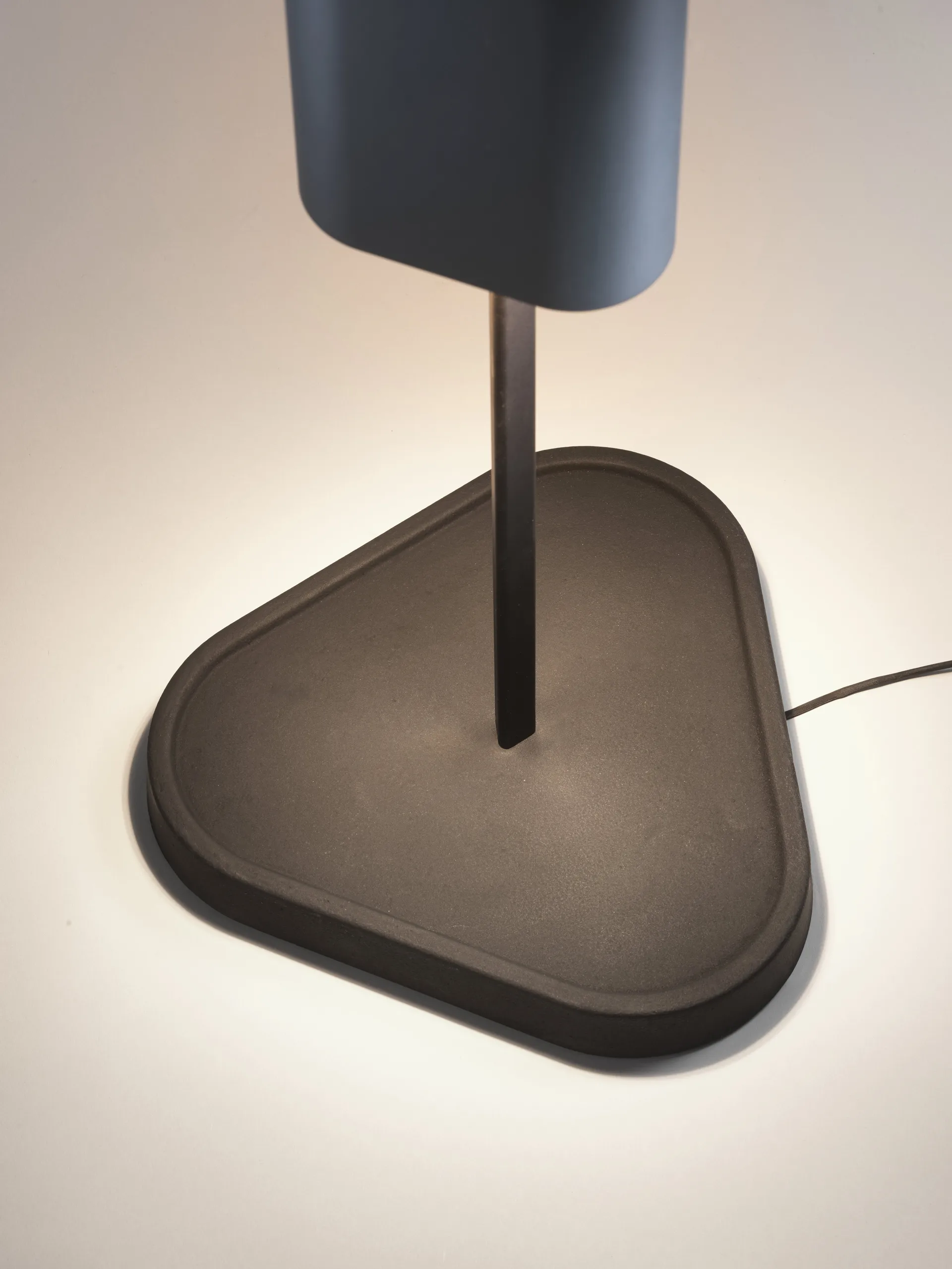 EMI floor lamp 170 cm, Deep blue Flos