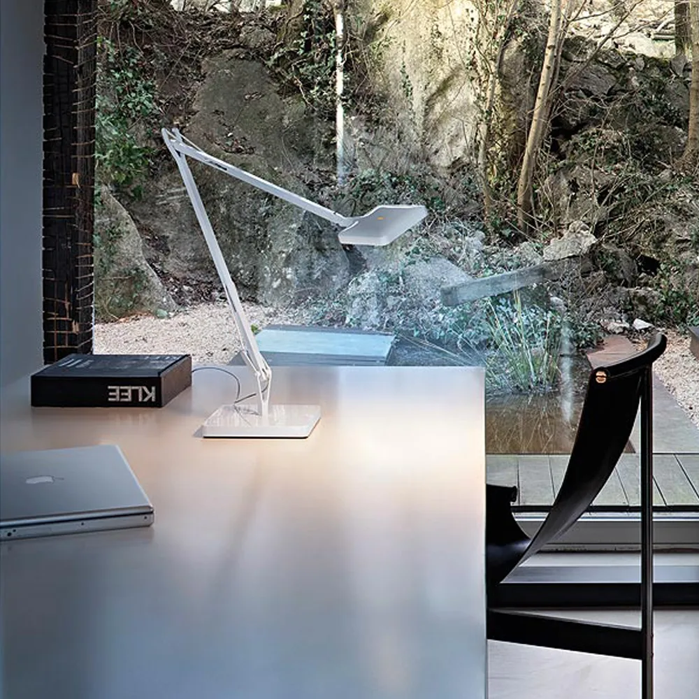 Kelvin T LED table lamp, Anthracite Flos
