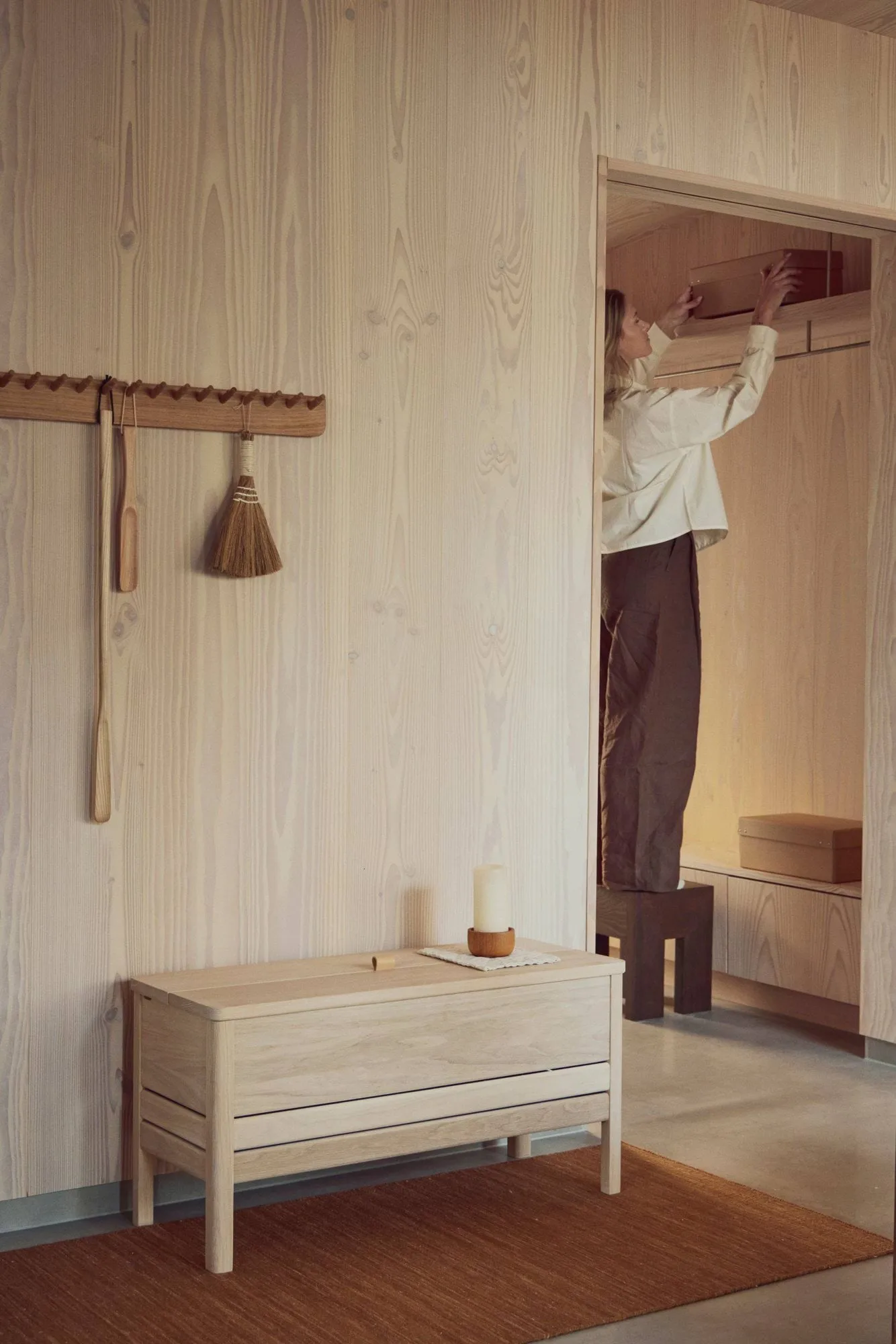A Line storage bench 90 cm, White oak Form & Refine