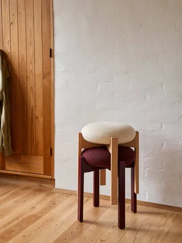 Pioneer low stool - Odino NE22 off white-oiled beech - Fredericia Furniture