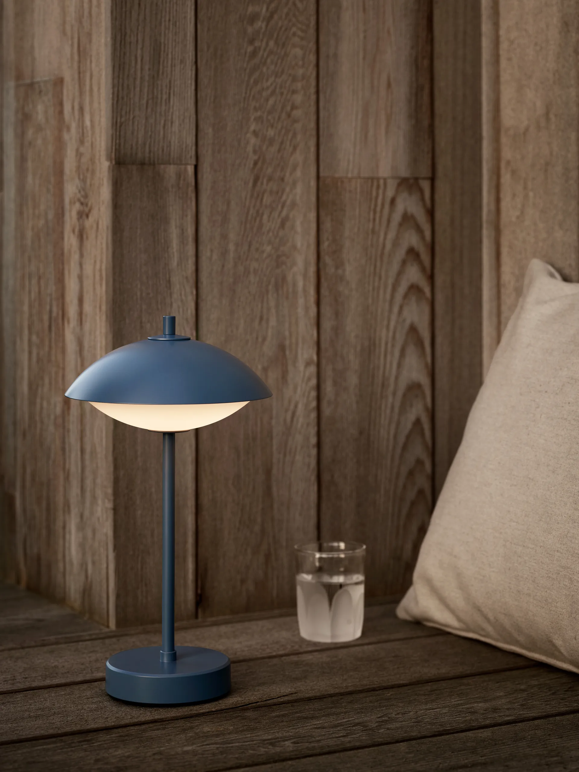 Clam portable table lamp 31 cm, Dusk blue Fritz Hansen