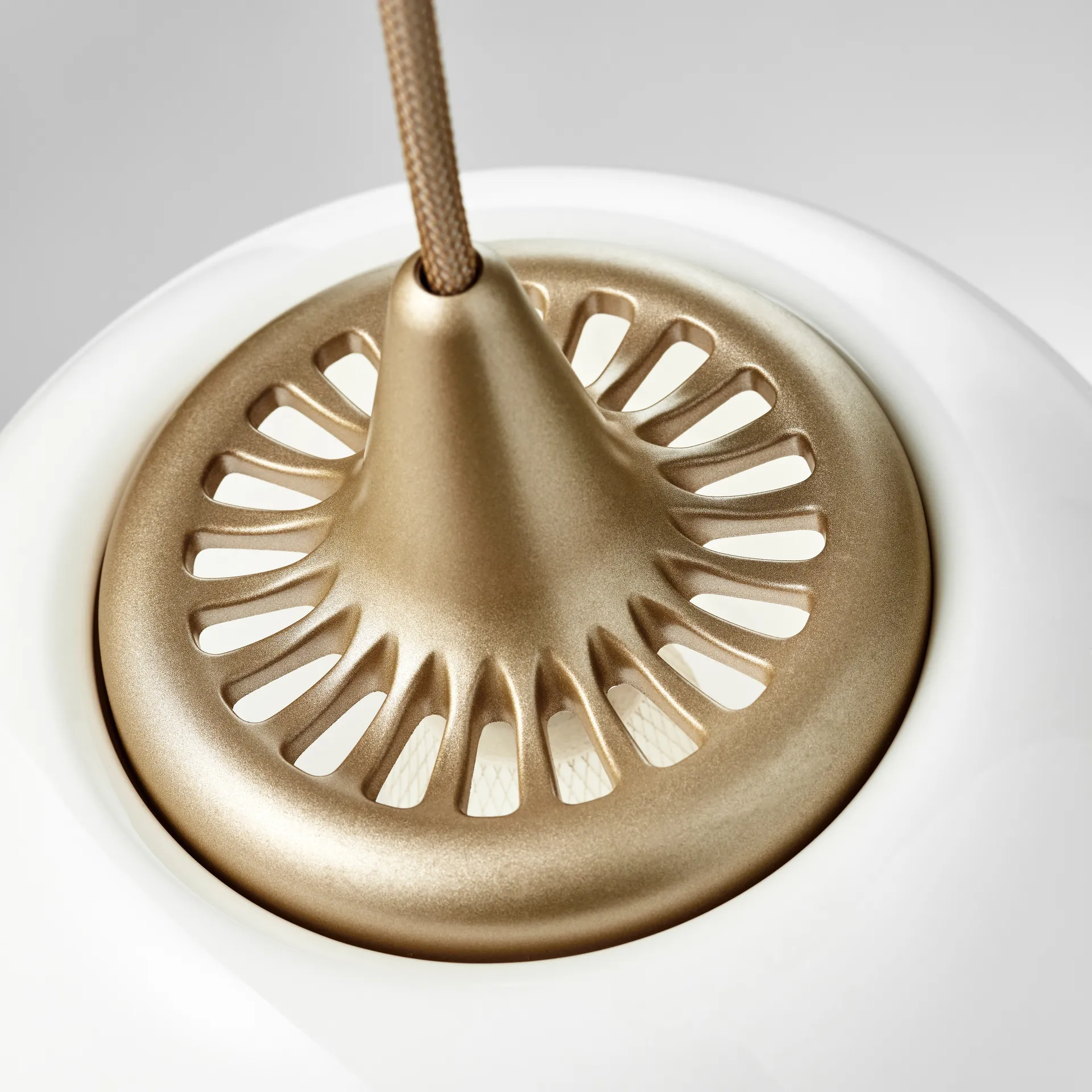 Dogu pendant light, Gold Fritz Hansen