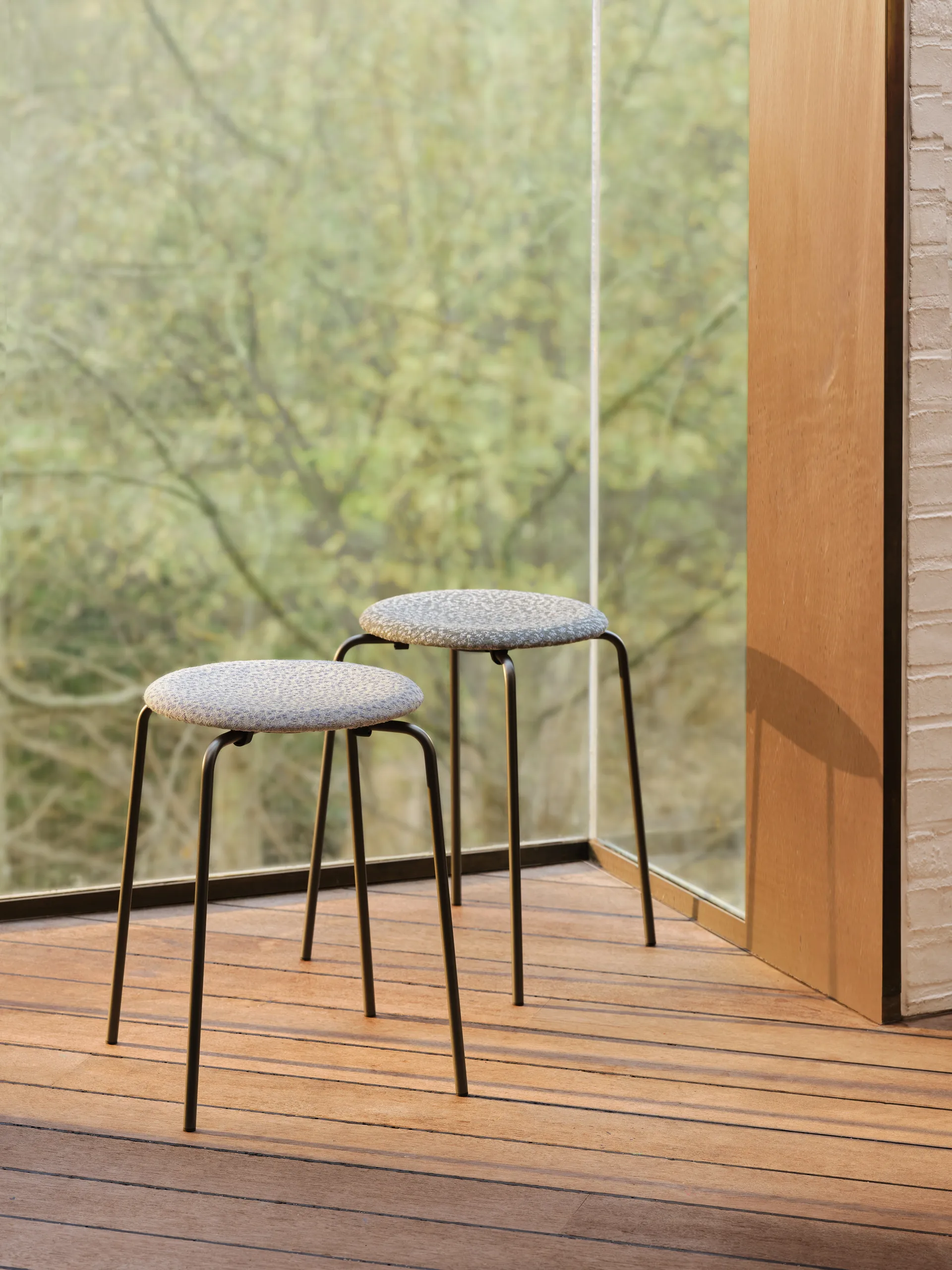 Dot stool fabric, White-purple Fritz Hansen