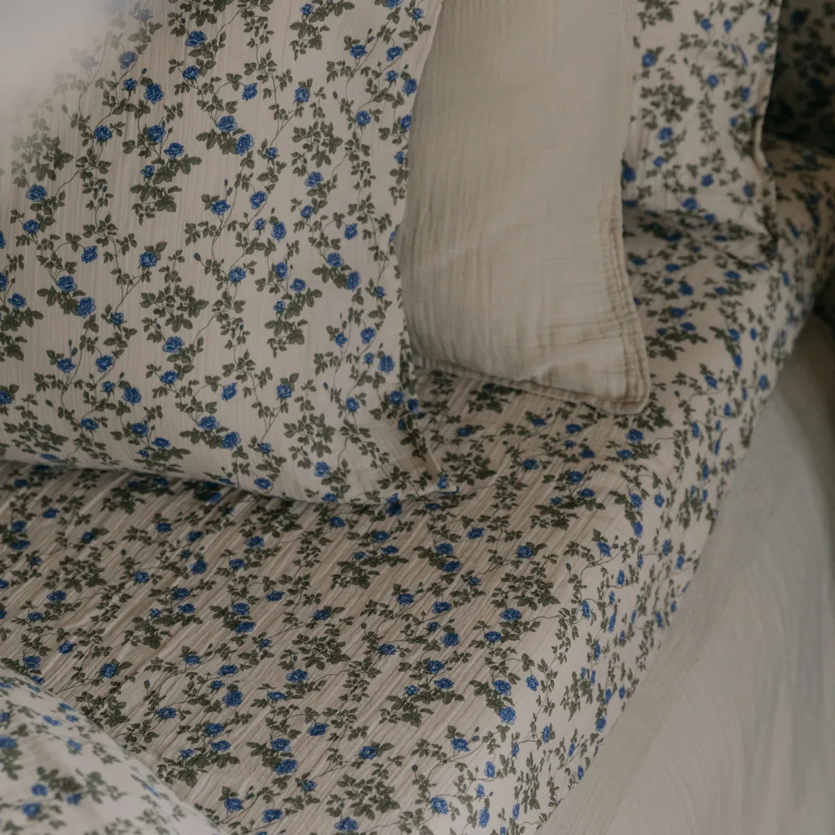 Dainty Muslin fitted sheet, 180x200x30 cm Garbo&Friends