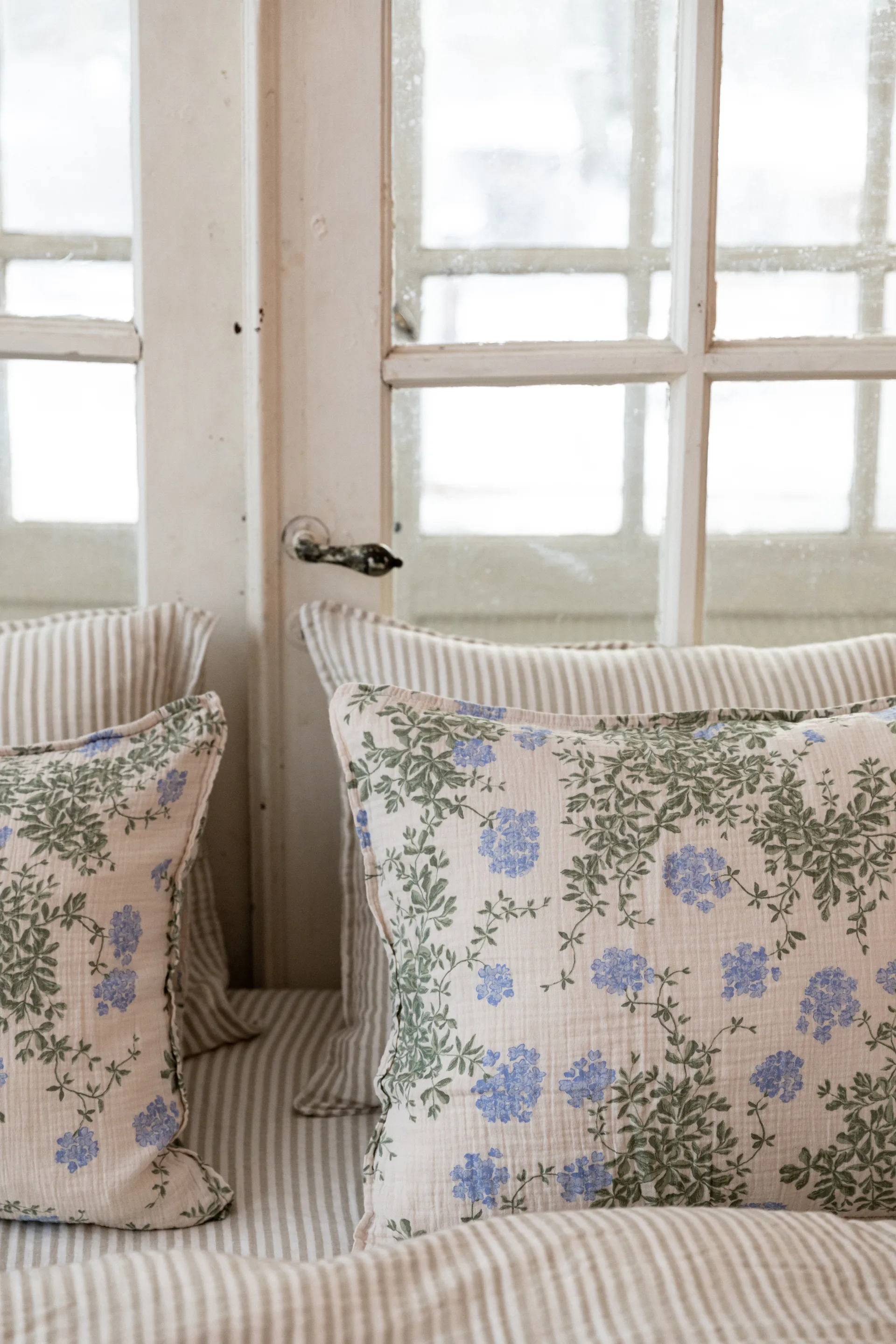 Plumbago Muslin pillowcase, 50x70 cm Garbo&Friends
