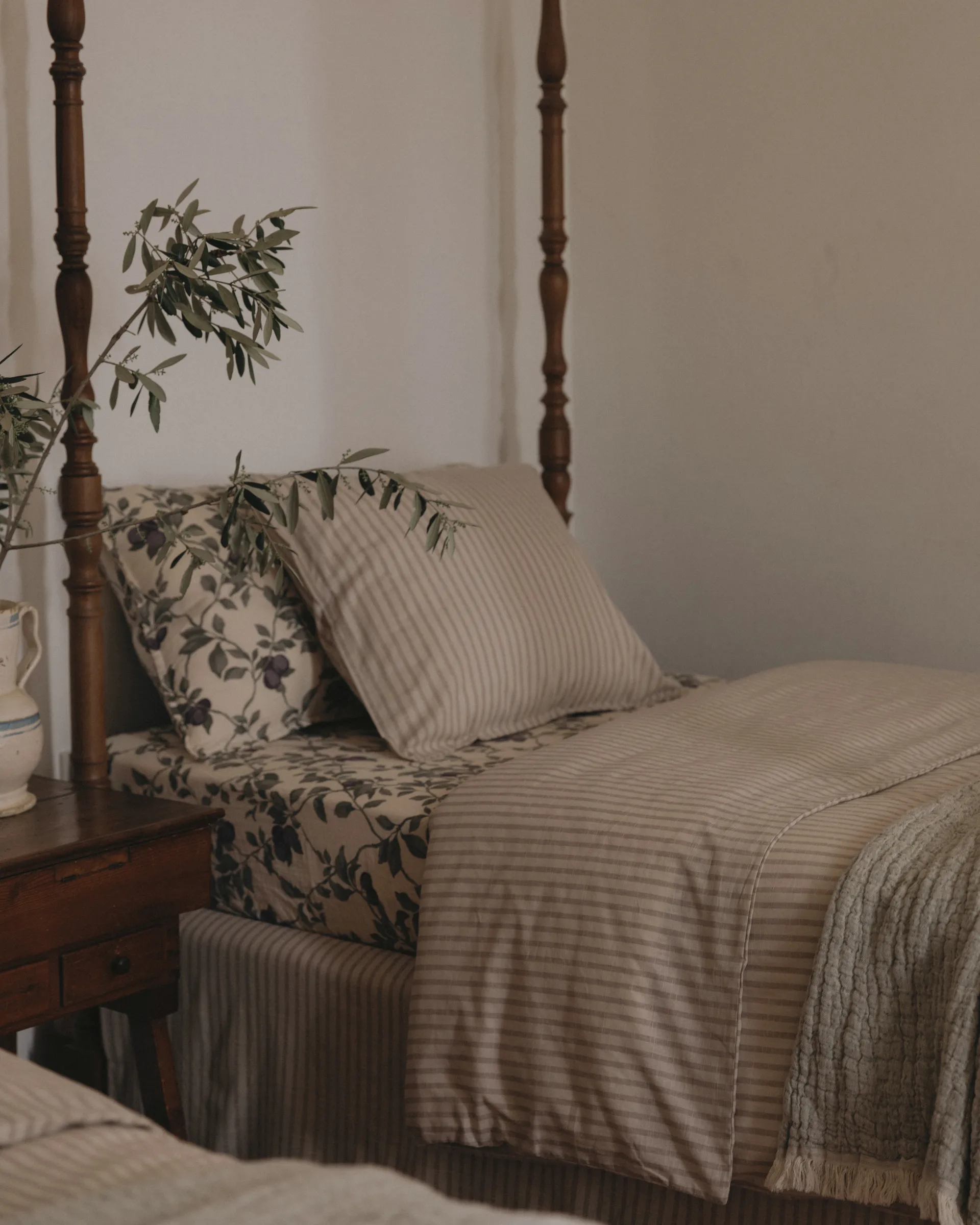 Stripe Mauve bed skirt, 180x200x53 cm Garbo&Friends