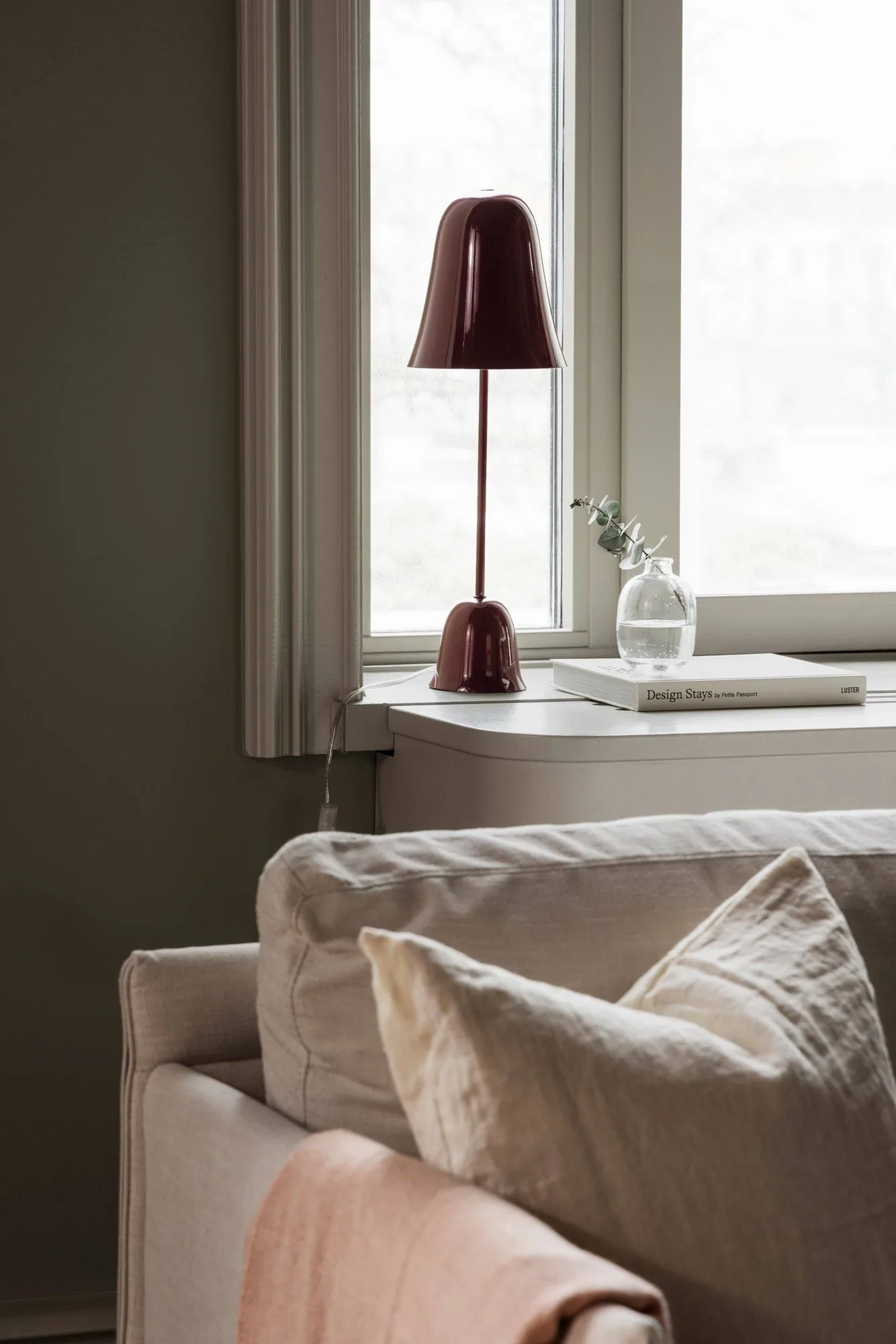 Blåklockan table lamp, Wine red (red), Ø16xH50 cm Globen Lighting