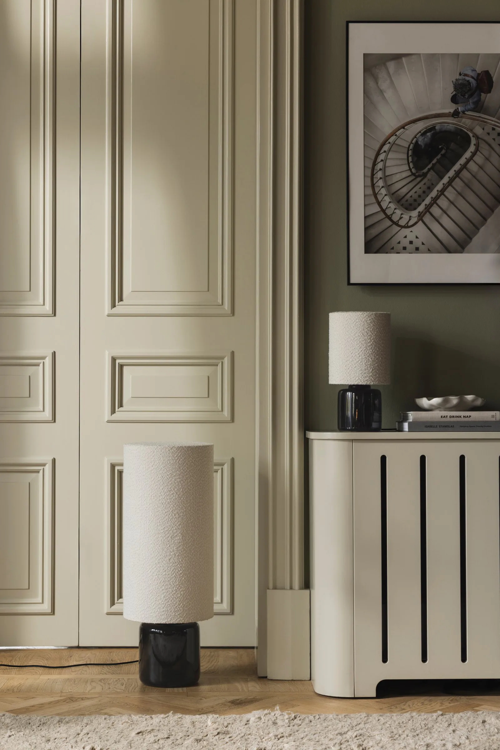 Florian table lamp, White bouclé/black, Ø20x39 cm Globen Lighting