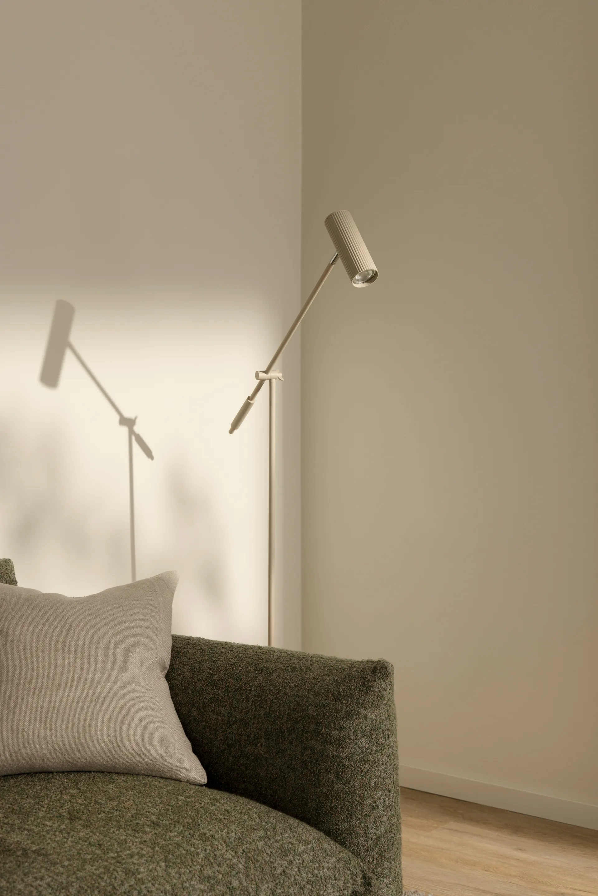 Hubble floor lamp, Red beige Globen Lighting