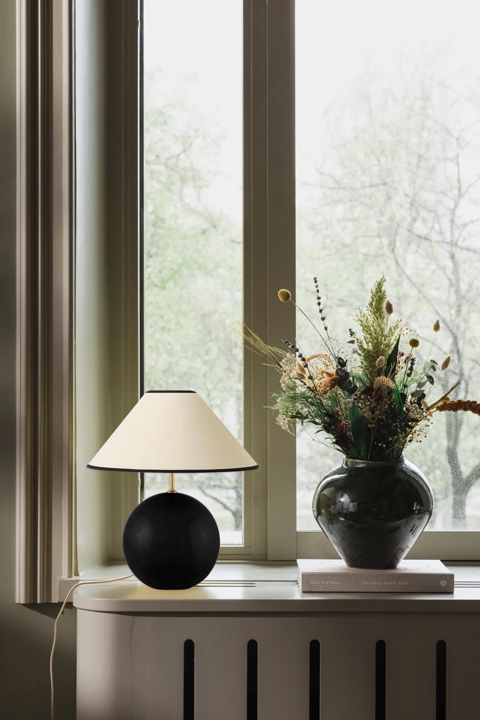 Iris 35 table lamp 39 cm, Noir Globen Lighting
