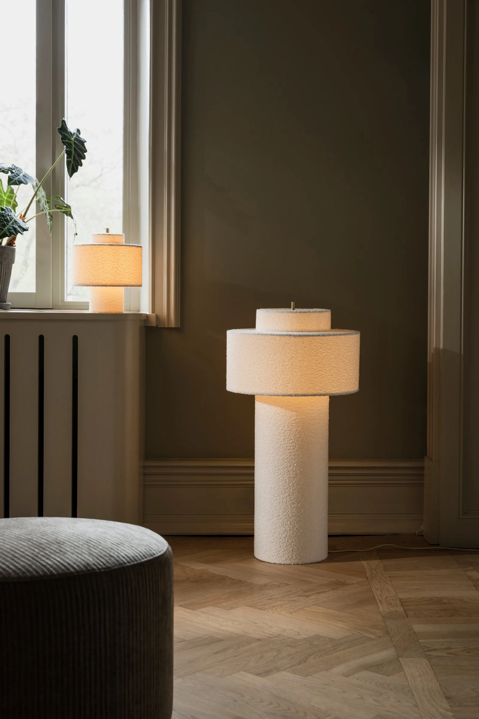 Noah floor lamp, White bouclé, Ø45x88 cm Globen Lighting