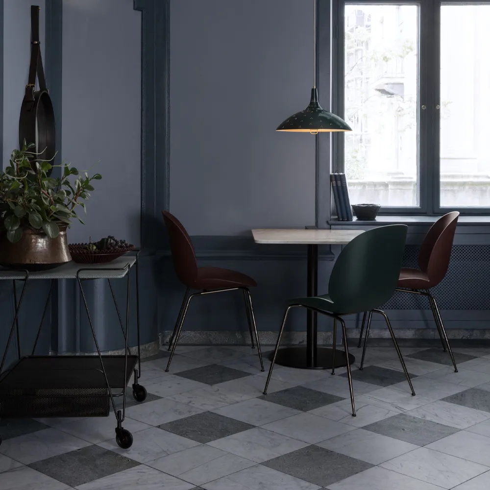 Beetle 4-pack Chair, Alabaster white-brass legs GUBI