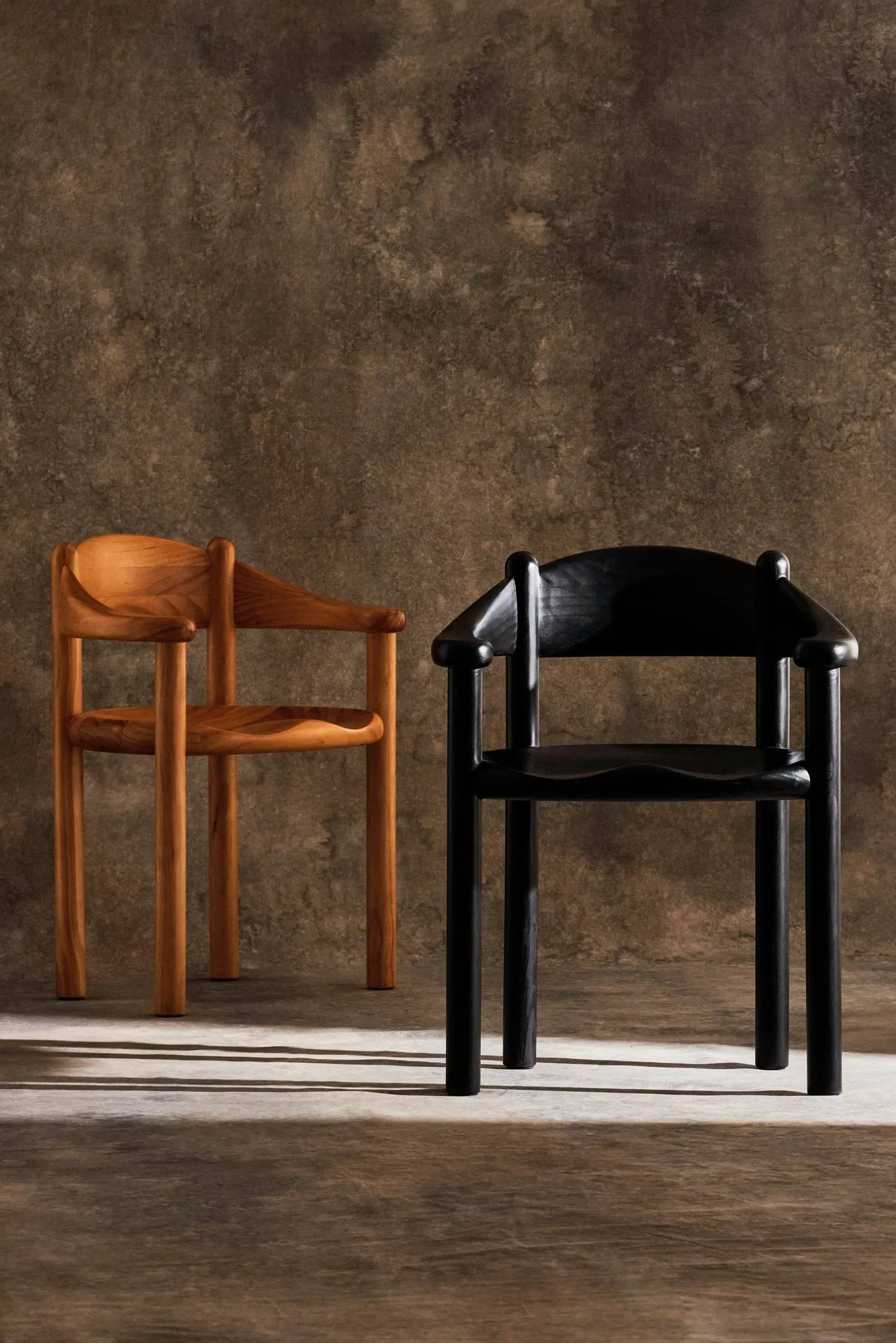 Daumiller chair with arms, Brown-black pine GUBI