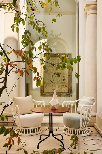 Grace Outdoor armchair - Leslie Limonta 006-020-alabaster white - GUBI