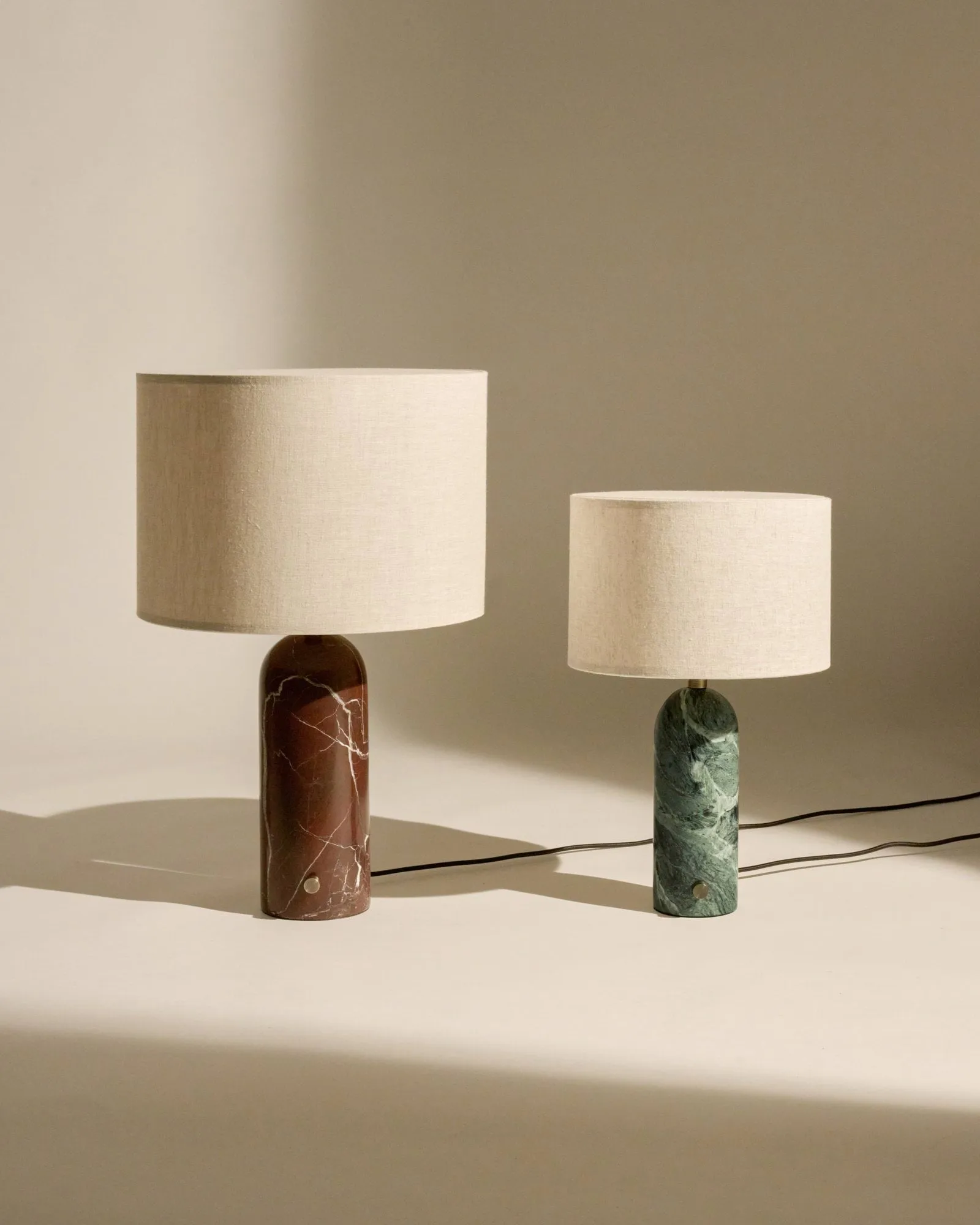 Gravity L table lamp, Maroon marble-white GUBI