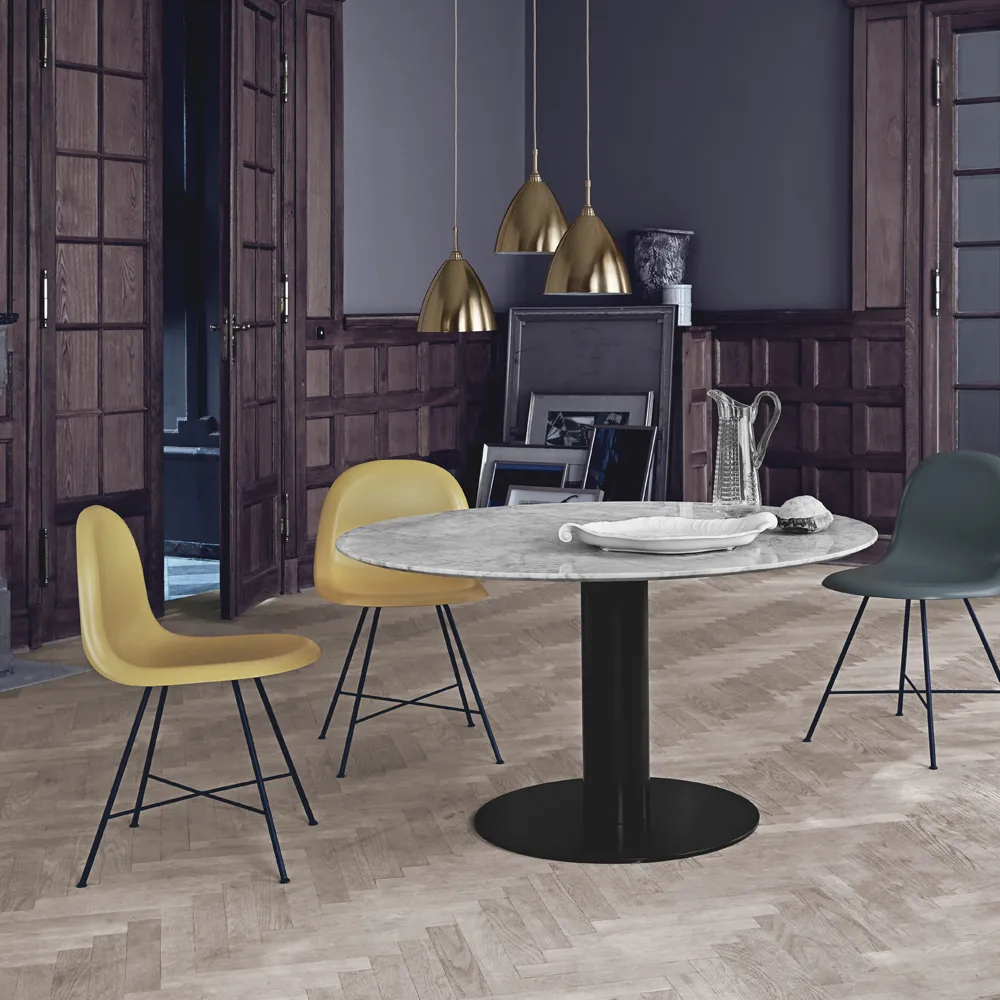 Gubi 2.0 dining table, Marble white. ø110. black stand GUBI