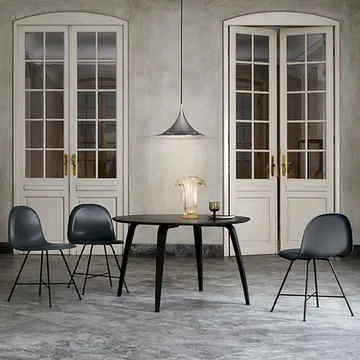 Gubi round dining table - Black stained ash - GUBI