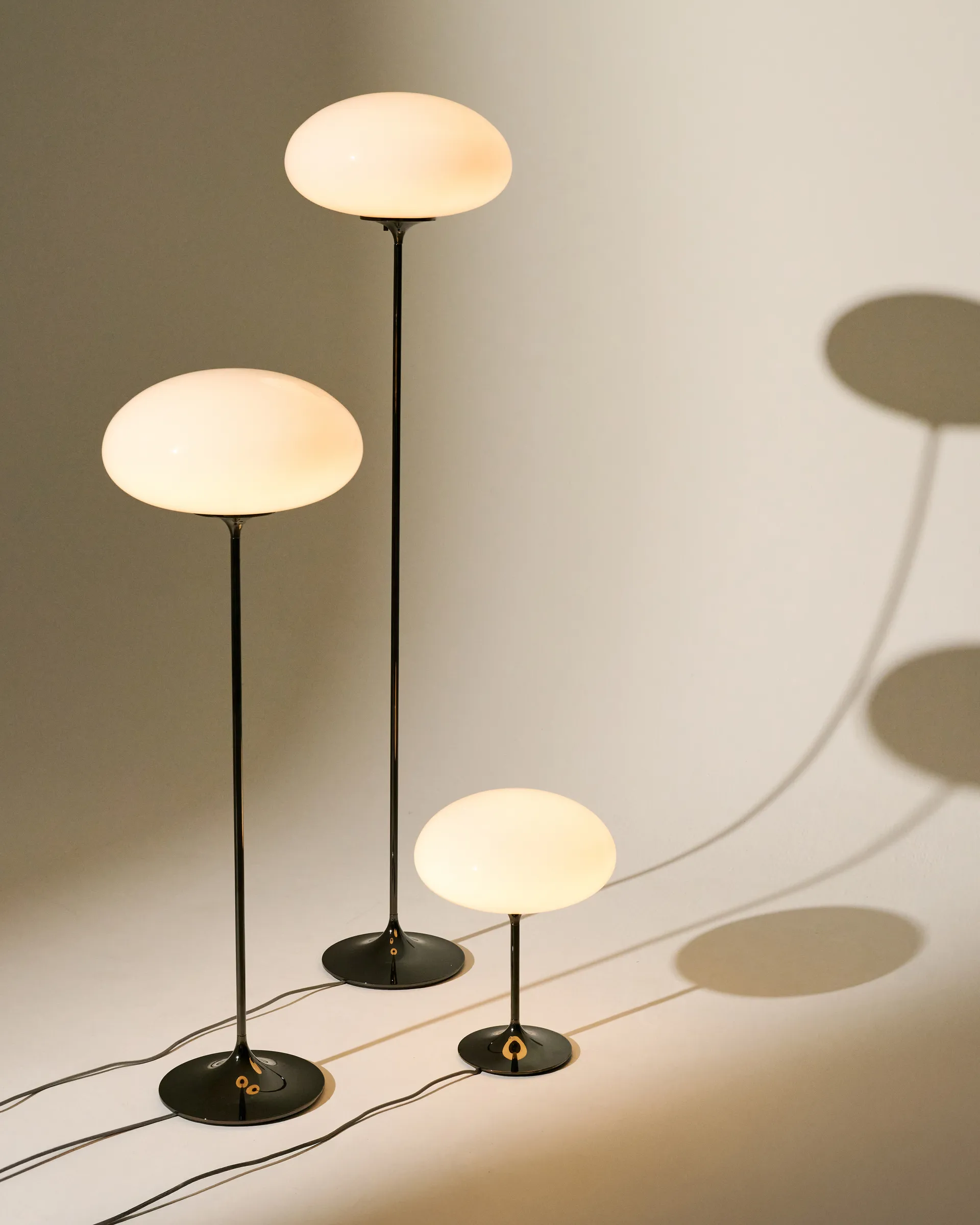 Stemlite floor lamp, Black red-opal glass, 150 cm GUBI