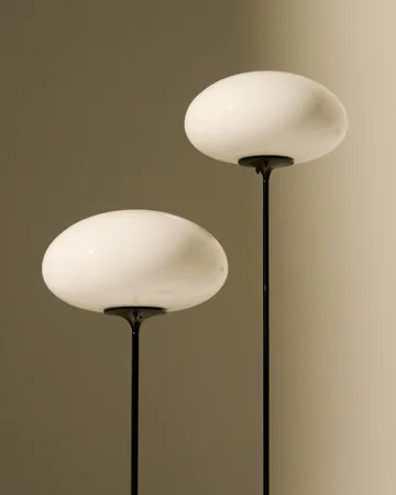 Stemlite floor lamp - Pebble grey-opalglas, 110 cm - GUBI