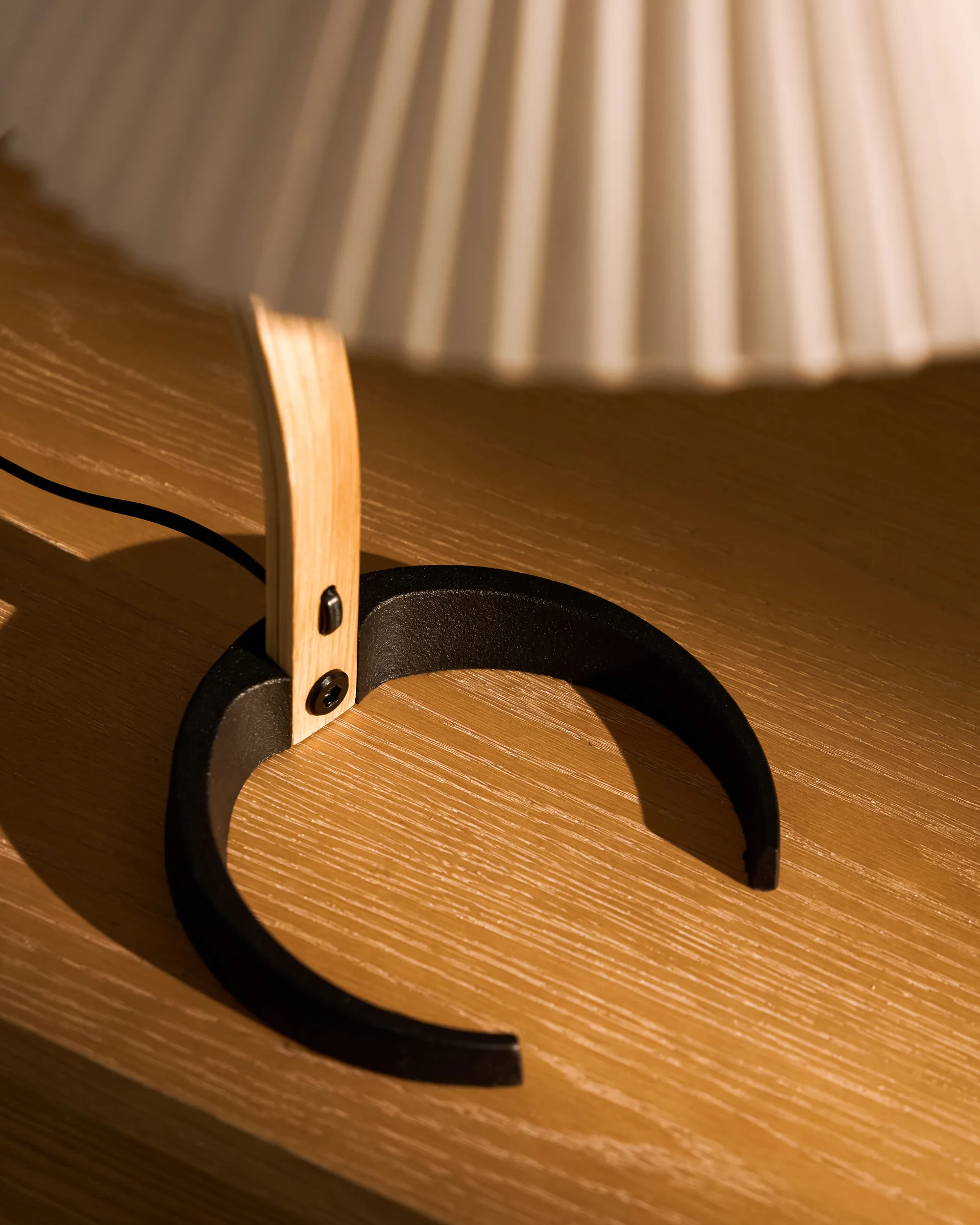 Timberline table lamp, Oak-birch-white GUBI
