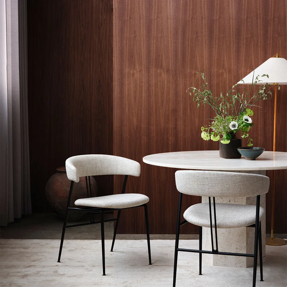 Violin dining chair, Karakorum 001 white-covered GUBI