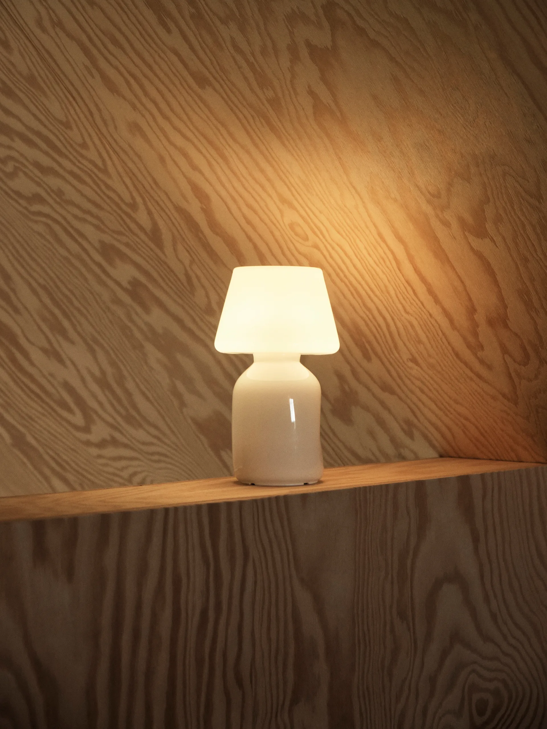Apollo Portable table lamp, White HAY