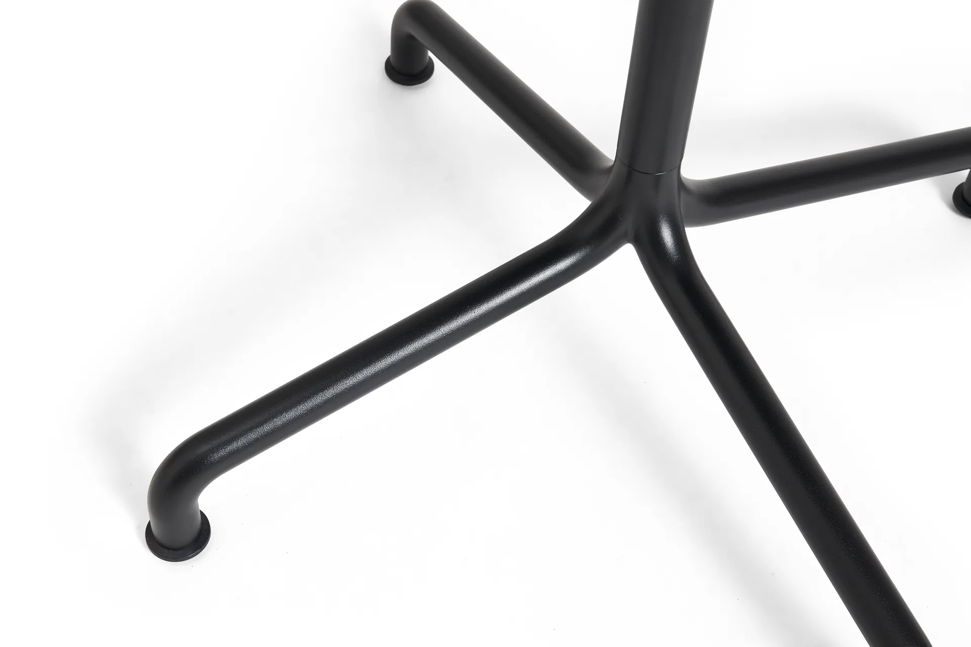 Deville table, Anthracite, Ø80x74 cm HAY