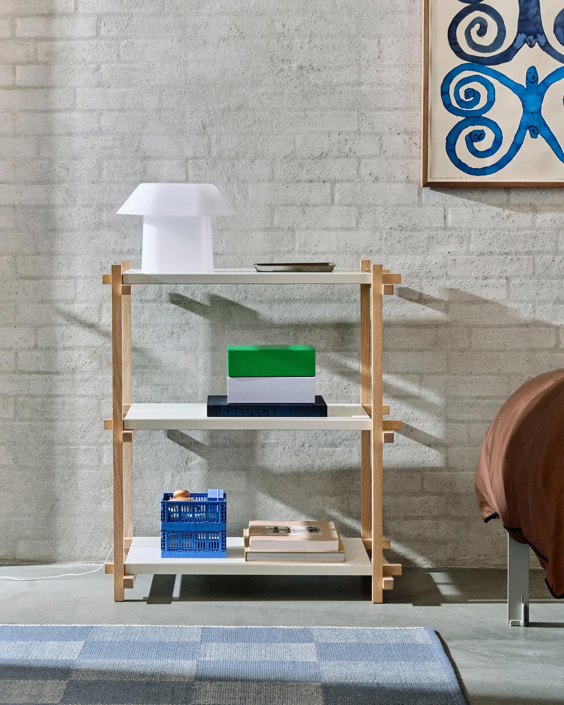 Woody Column shelf, Oak-almond white, low HAY