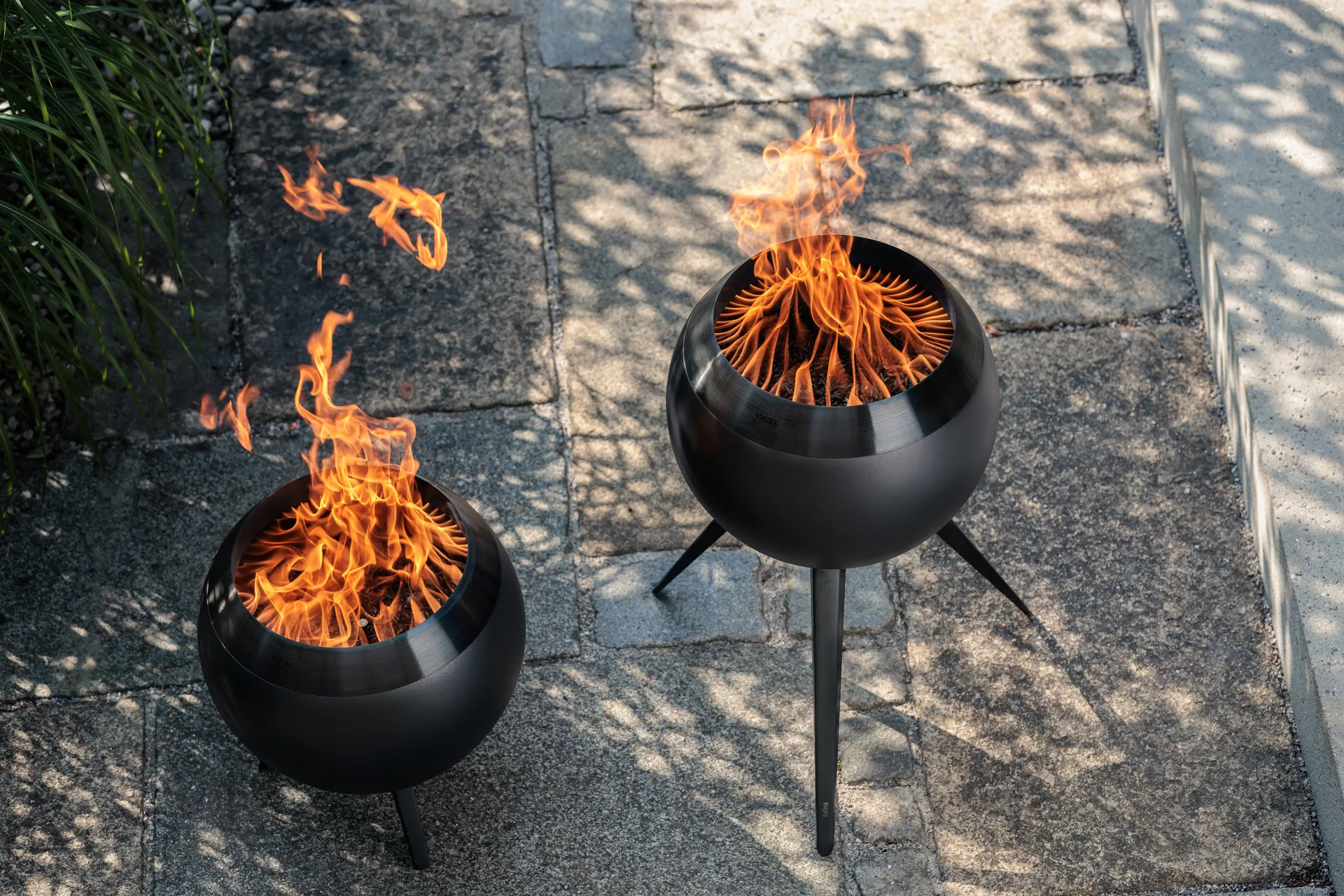 MOON 45 fireplace, All black, low base Höfats