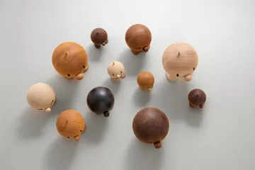 Hoptimist Bumble S figure - Raw oak - Hoptimist