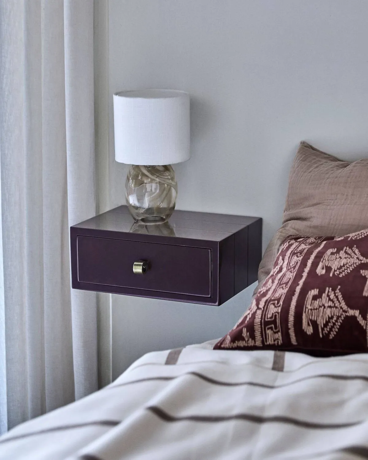 Bedsi side table/shelf 25x35x14 cm, Mulberry House Doctor