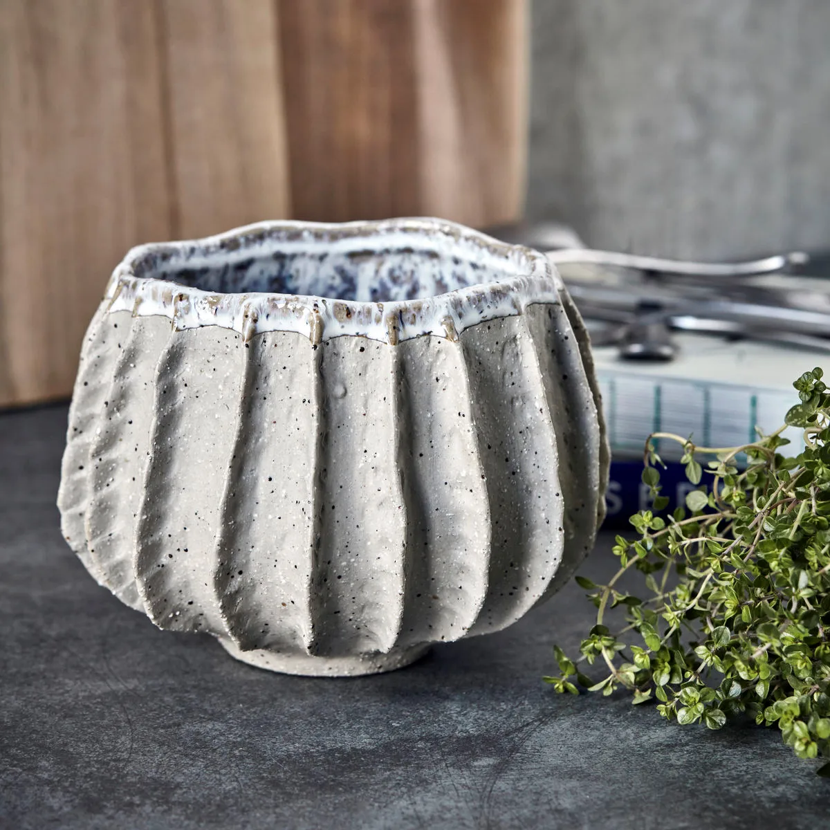 Shell pot Ø18 cm, Grey House Doctor