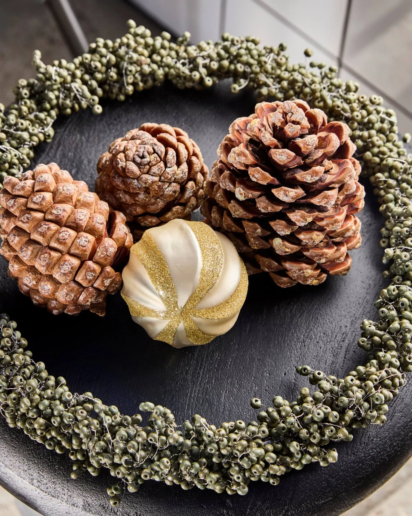 Swirl Christmas bauble 4-pack, Champagne-gold House Doctor