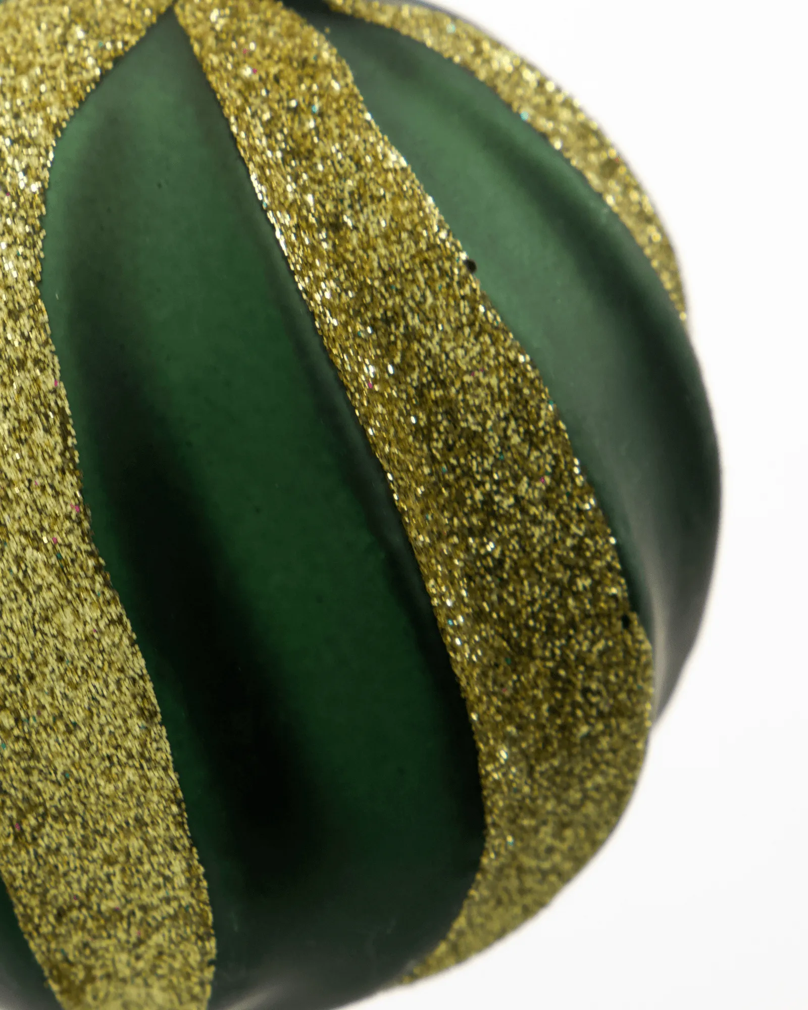 Swirl Christmas bauble 4-pack, Green-gold House Doctor