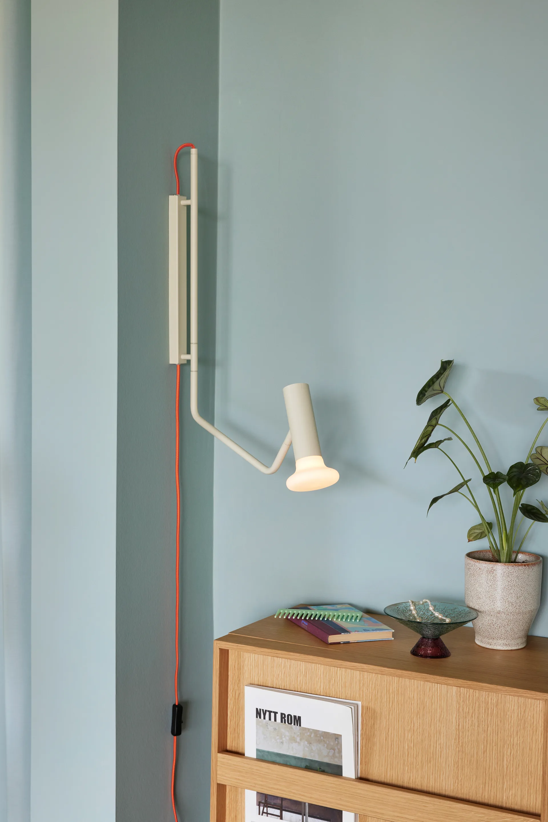Hübsch Wally wall lamp, Sand Hübsch