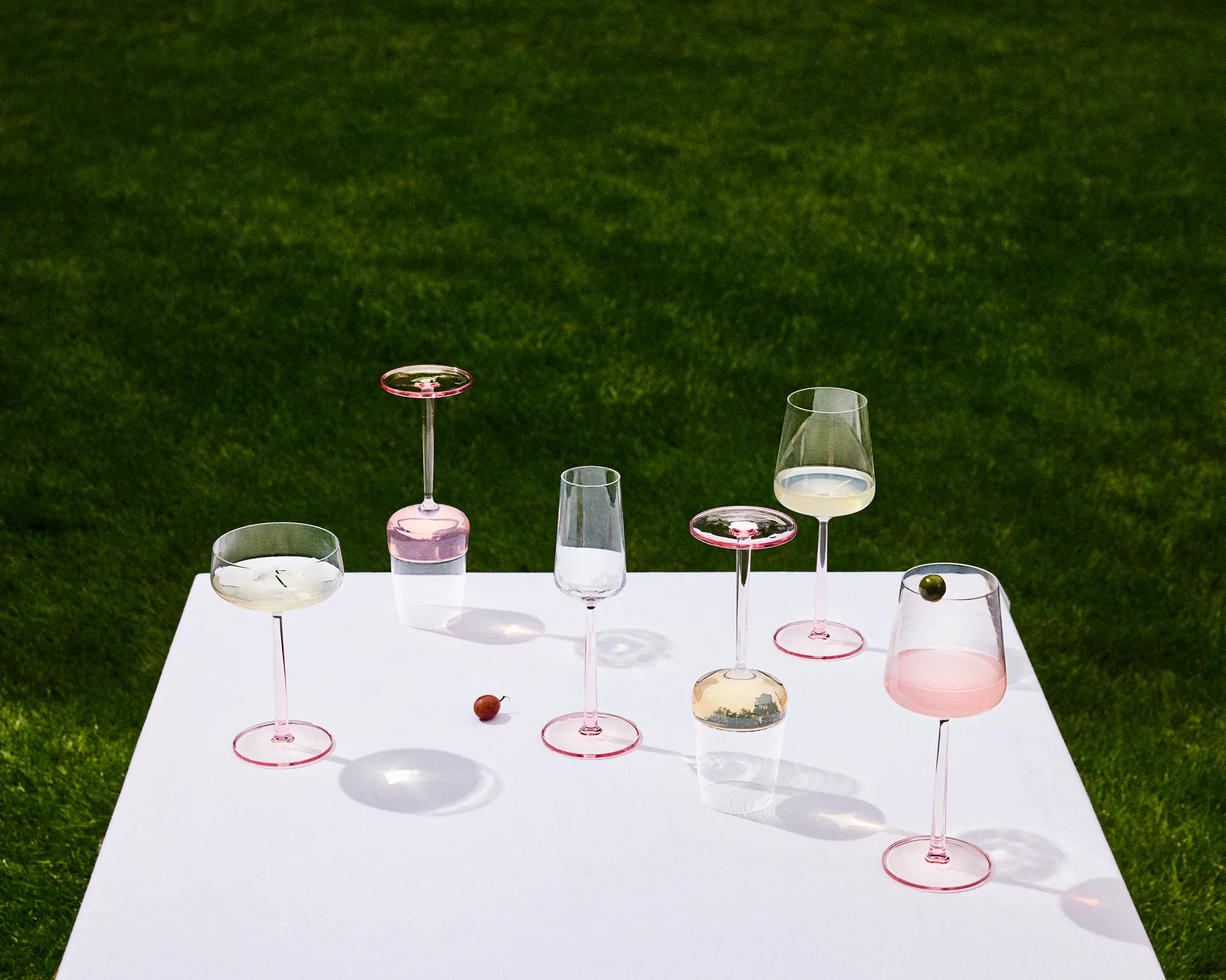 Essence cocktail glass 2-pack, Rose, 31 cl Iittala