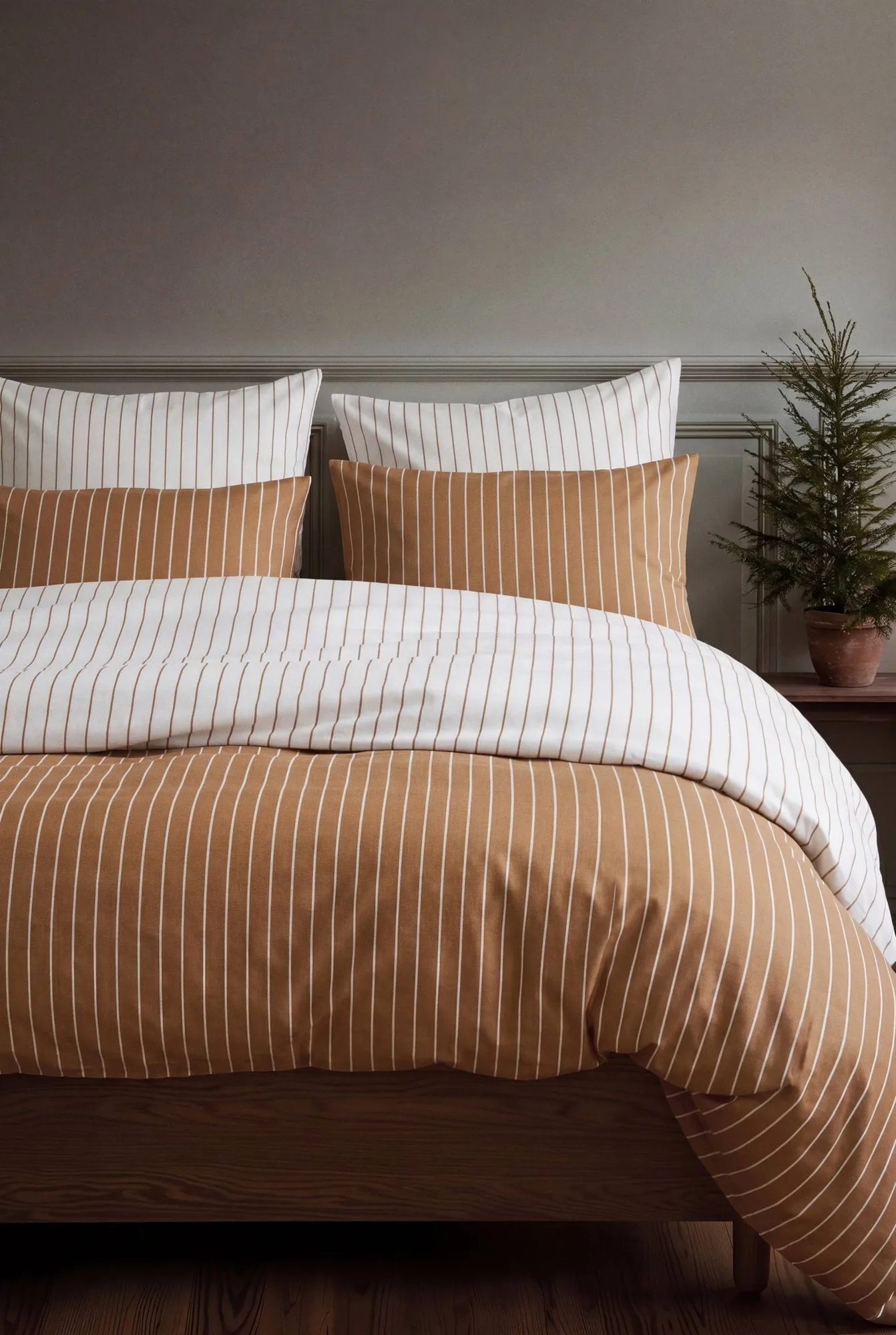 Soft duvet cover set, 220x220/2x50x60 cm, Caramel-offwhite Juna