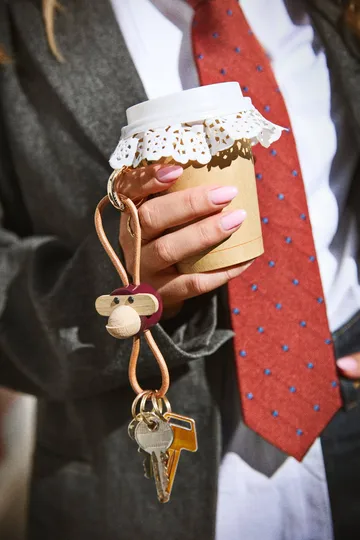 Kaj Bojesen monkey keyring - Bordeaux, natural leather - Kay Bojesen Denmark