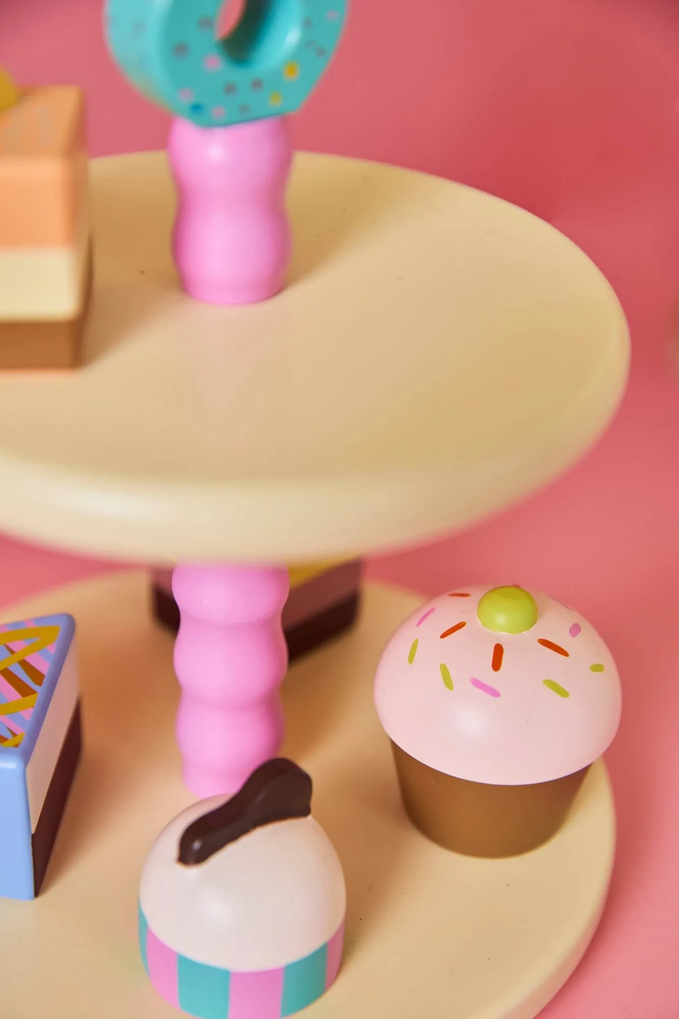 Kid's Concept cake stand with cakes, 9 parts Kid's Concept