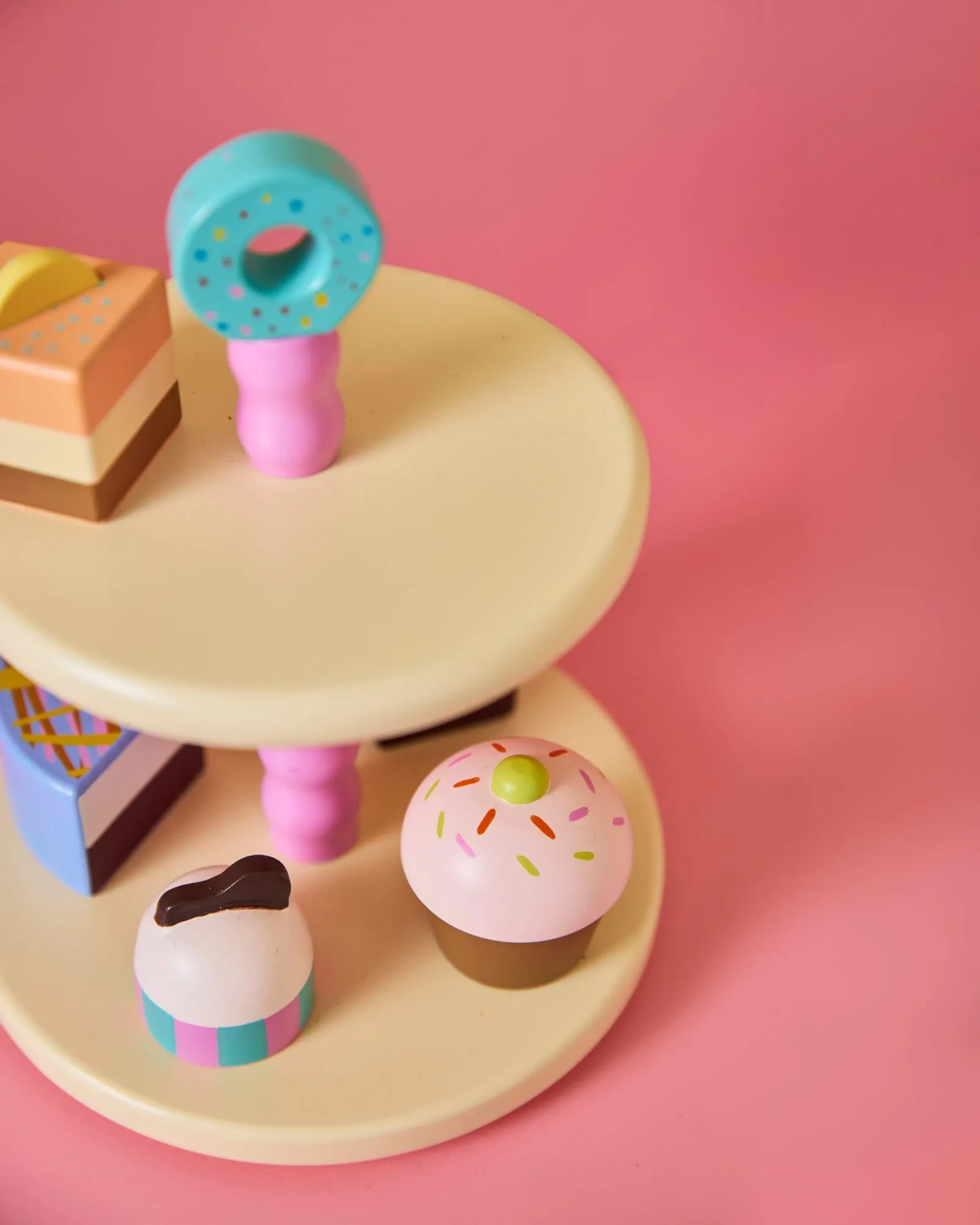 Kid's Concept cake stand with cakes, 9 parts Kid's Concept