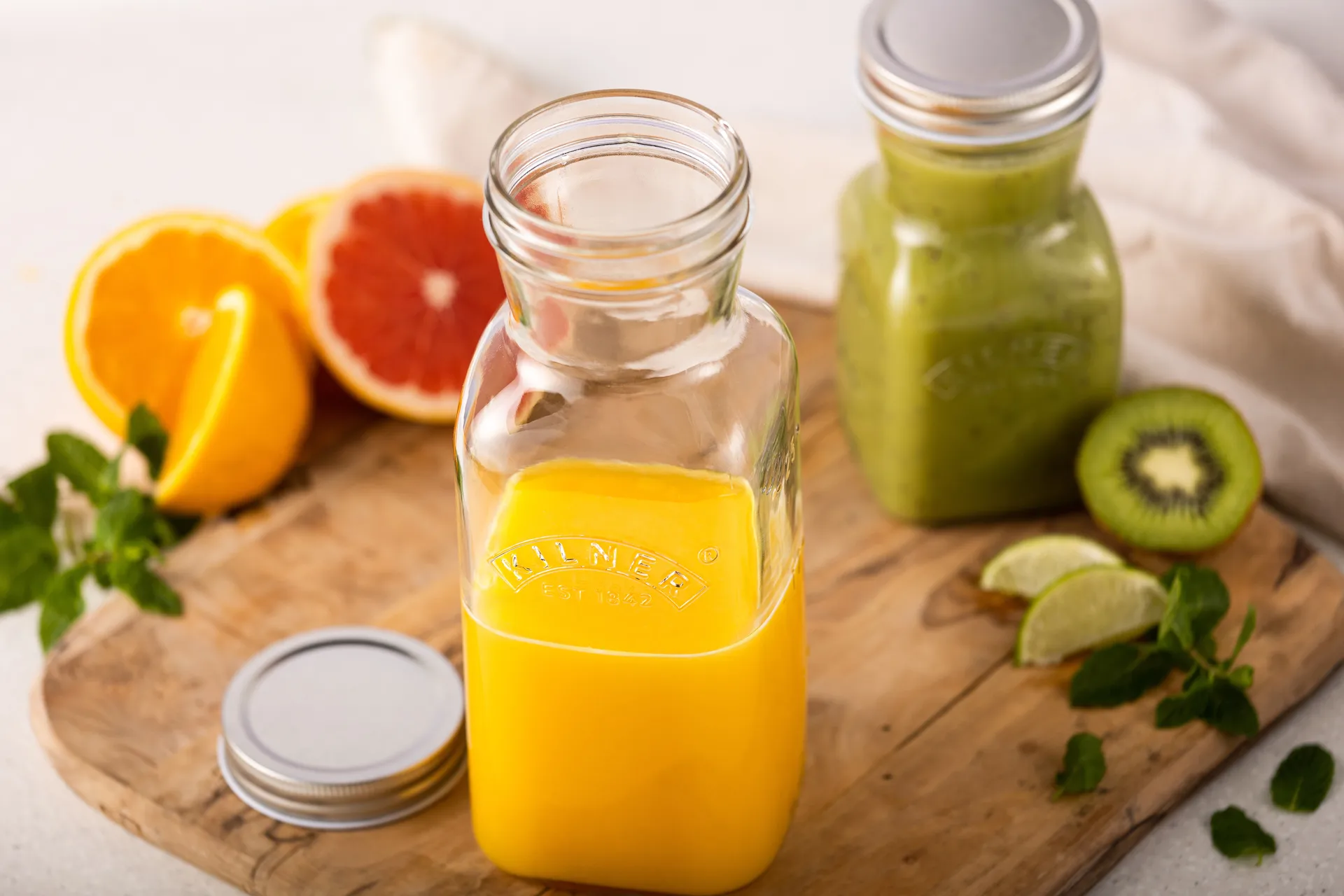 Kilner juice and sauce bottle, Clear-stainless steel, 0.5 L Kilner