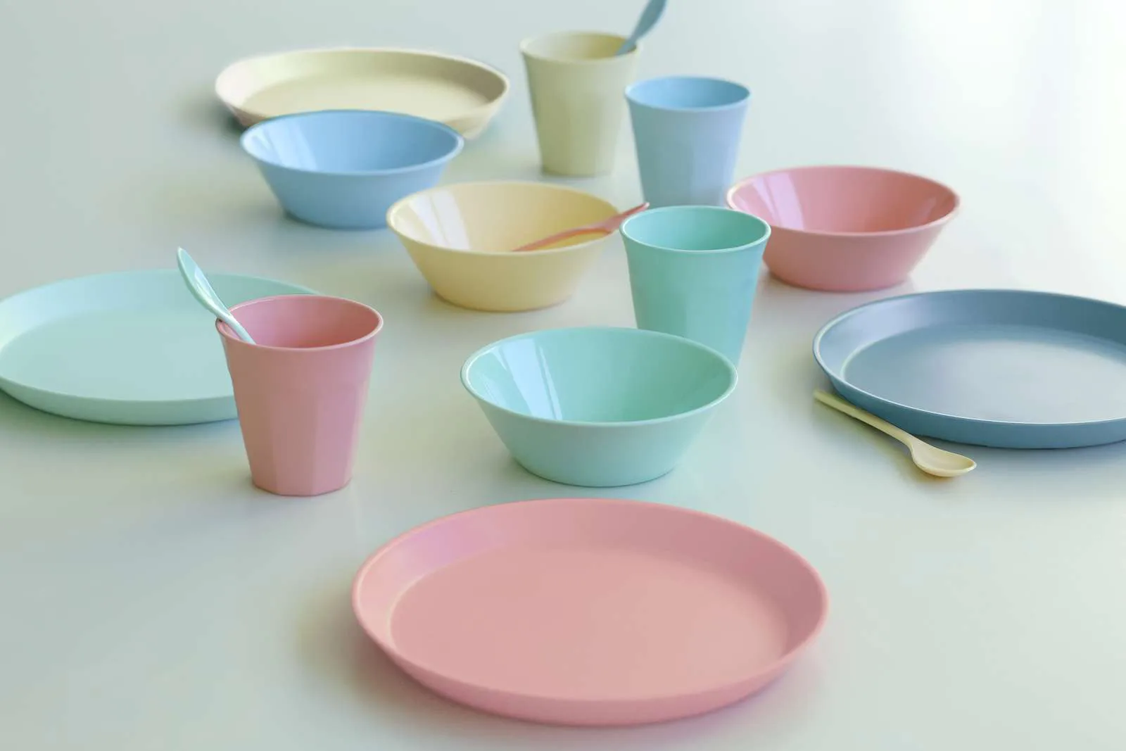 Nora Macarons dinnerware set 16 pieces, Multi Koziol