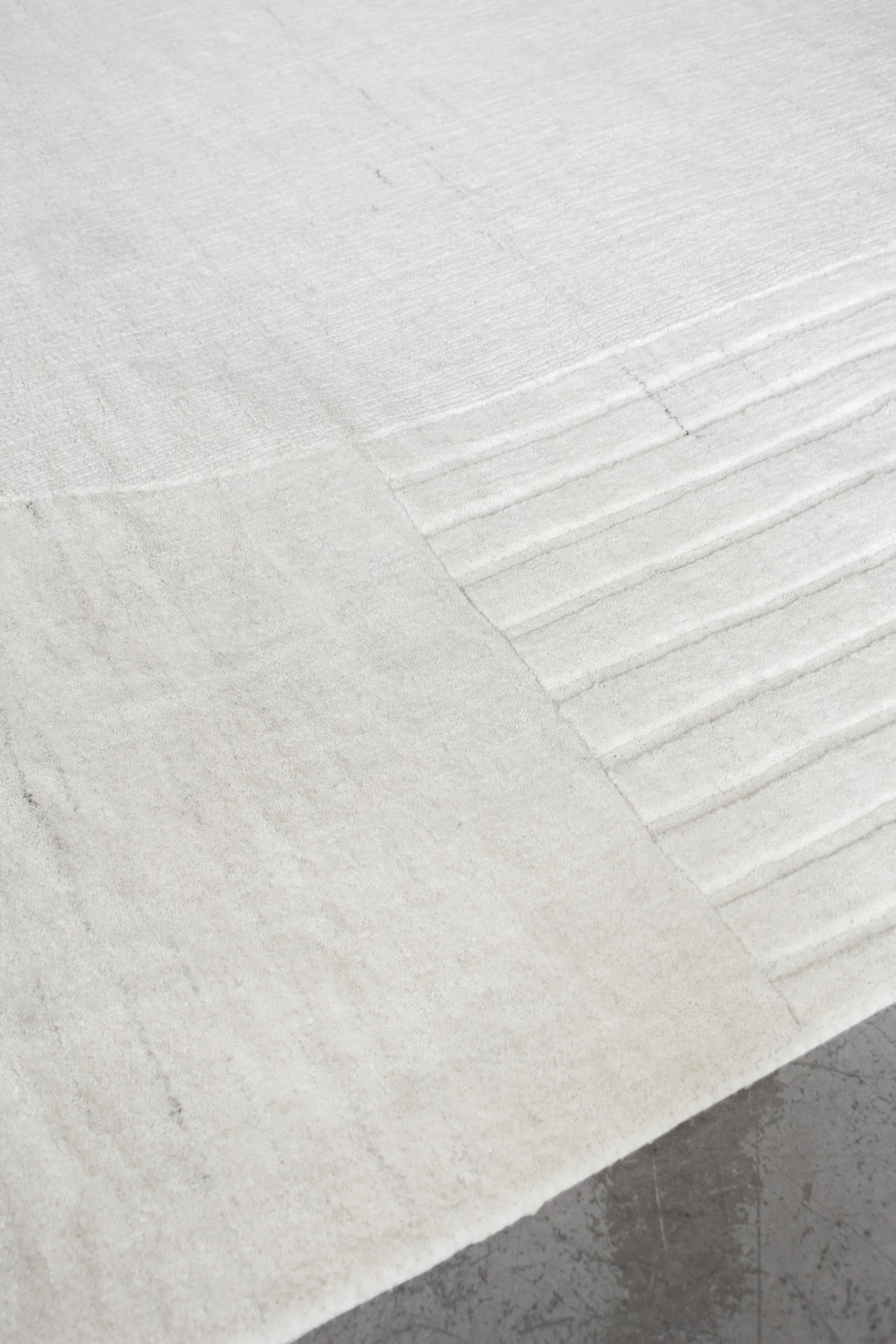 Circular wool carpet 220x350 cm, Bone white Layered