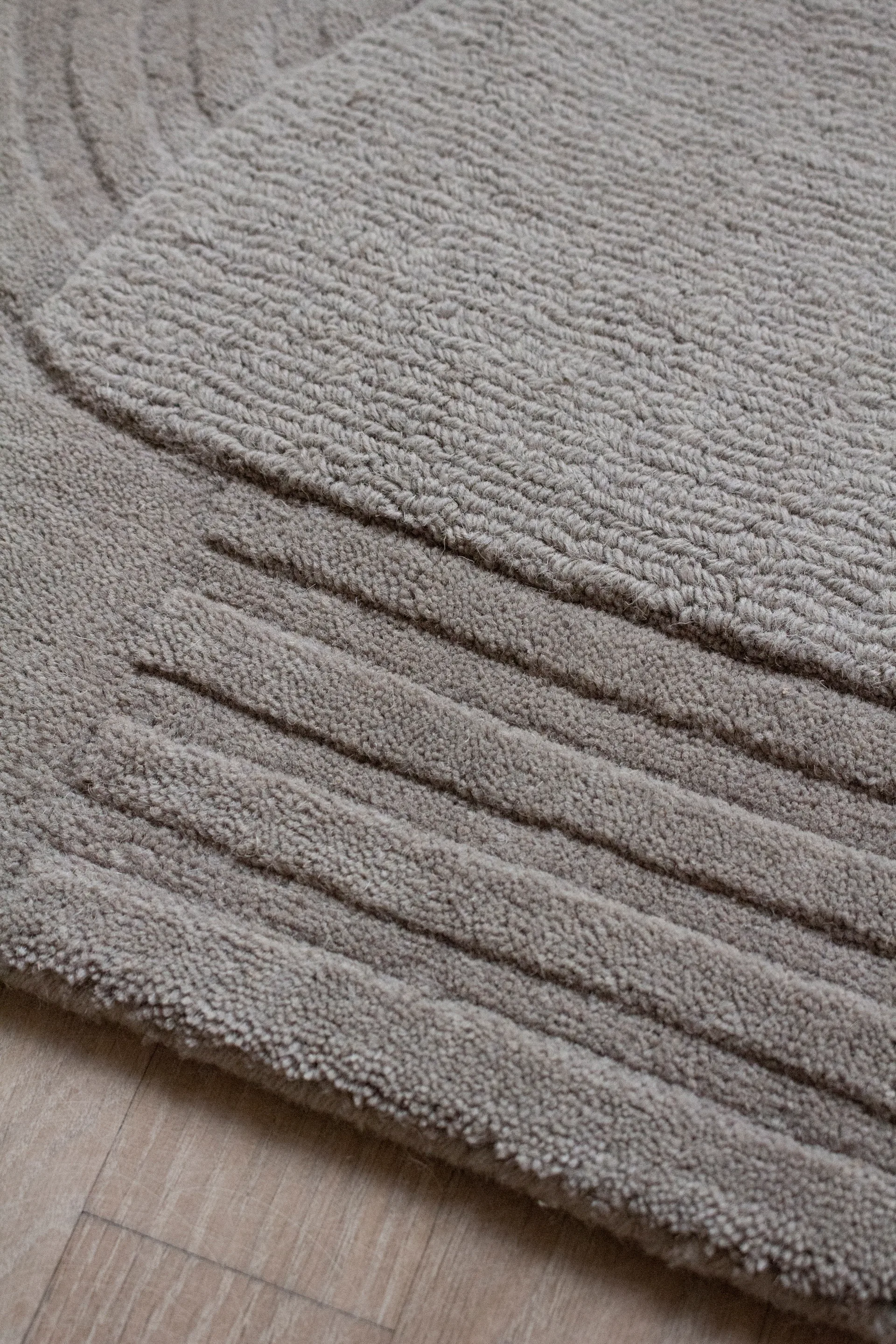 Circular wool carpet 220x350 cm, Light oatmeal Layered