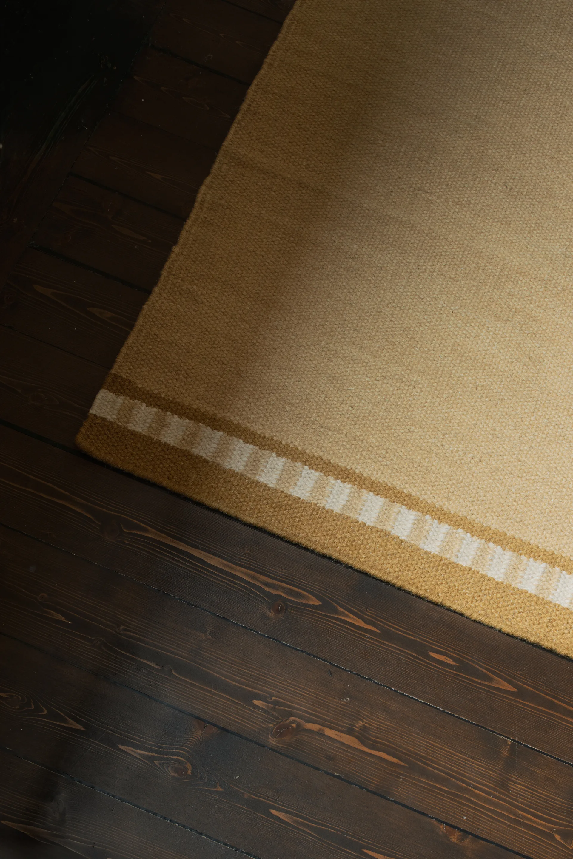 Röllakan Solid wool rug, Mariegold, 180x270 cm Layered