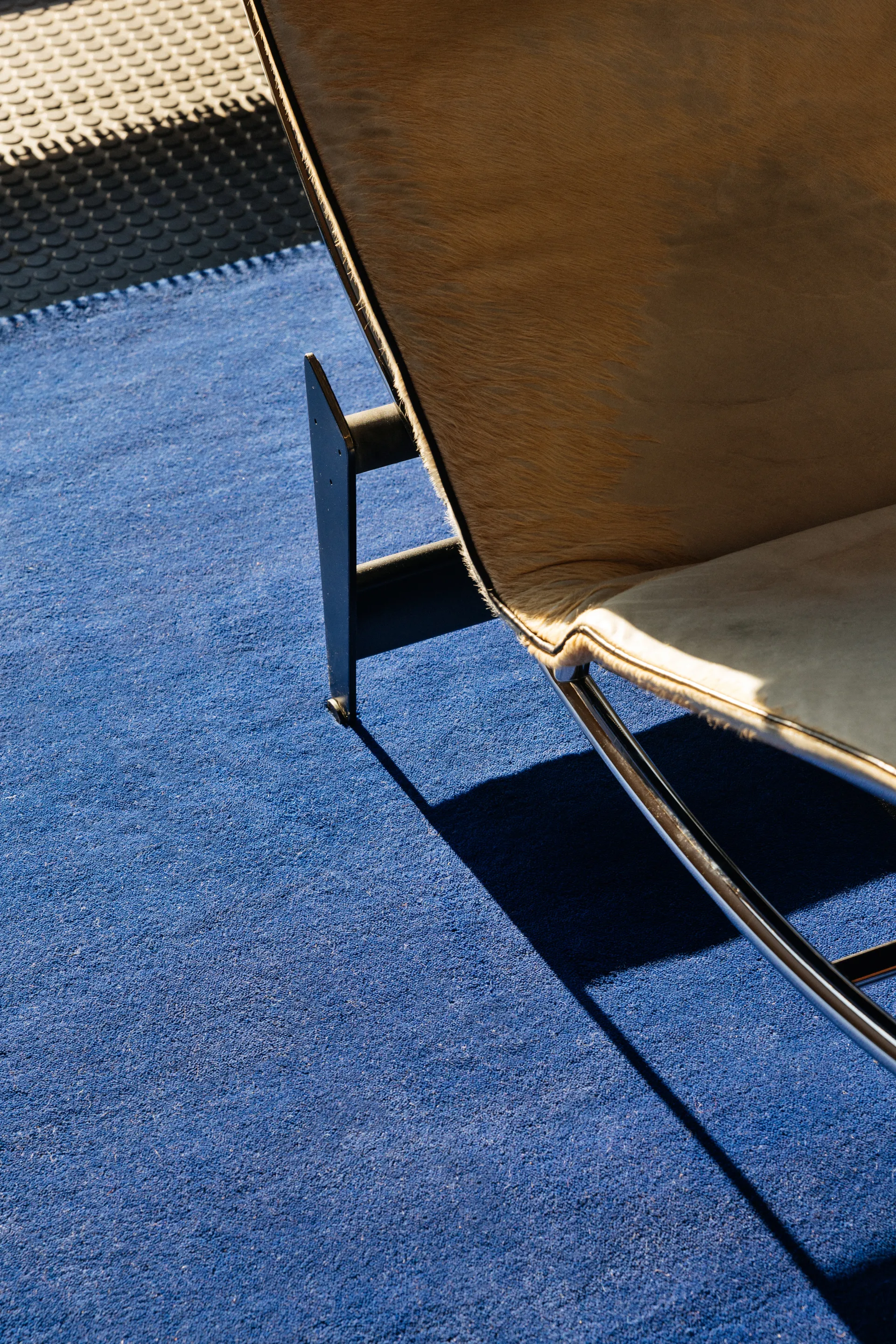 Solid Wool wool rug, Dark blue, 250x350 cm Layered