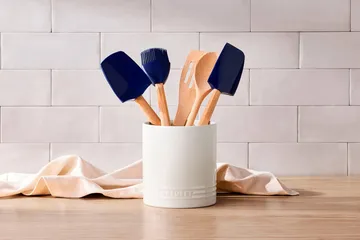 Le Creuset Signature spatula - Azure, medium - Le Creuset