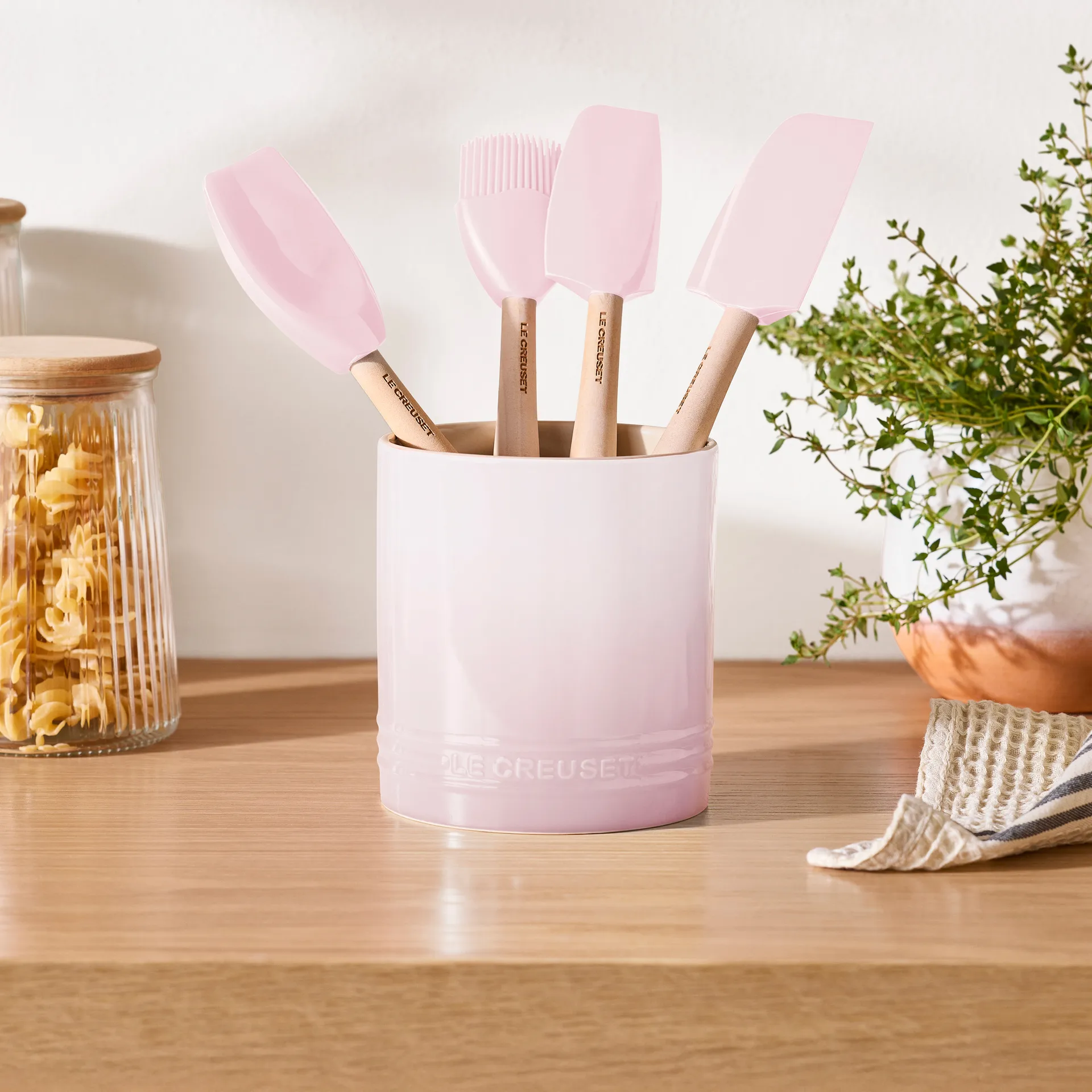 Signature stoneware cutlery and utensil jar 1.1 L, Shell Pink Le Creuset