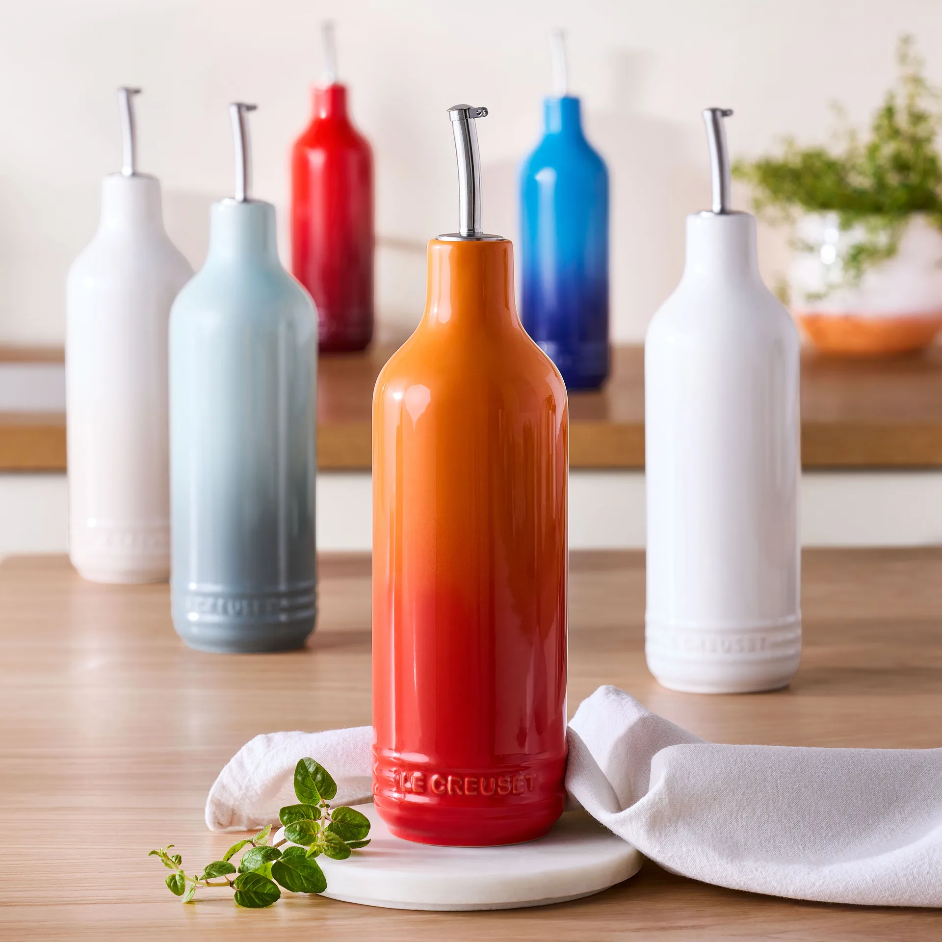 Signature stoneware oil bottle 0.6 L, Cerise Le Creuset