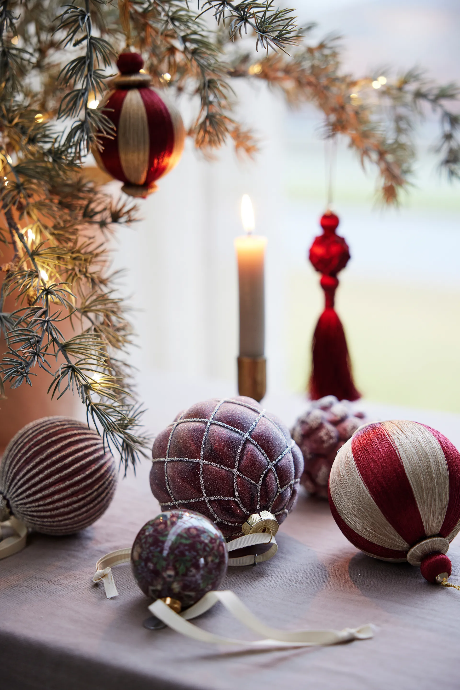 Agnes Christmas bauble Ø10 cm, Dark red-linen Lene Bjerre